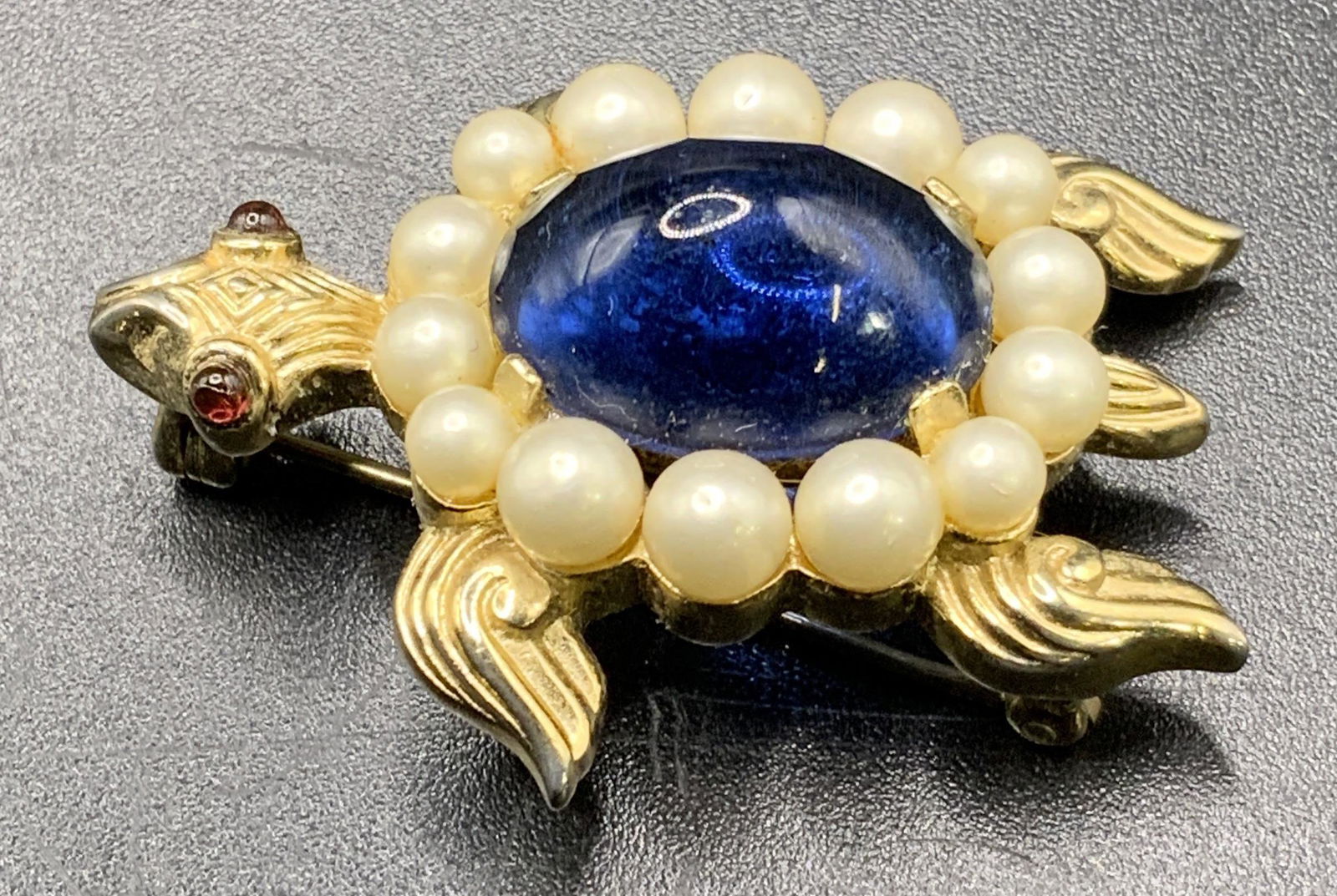 TRIFARI Vintage Gold Tone Cabochon Turtle Brooch (1 of 5)