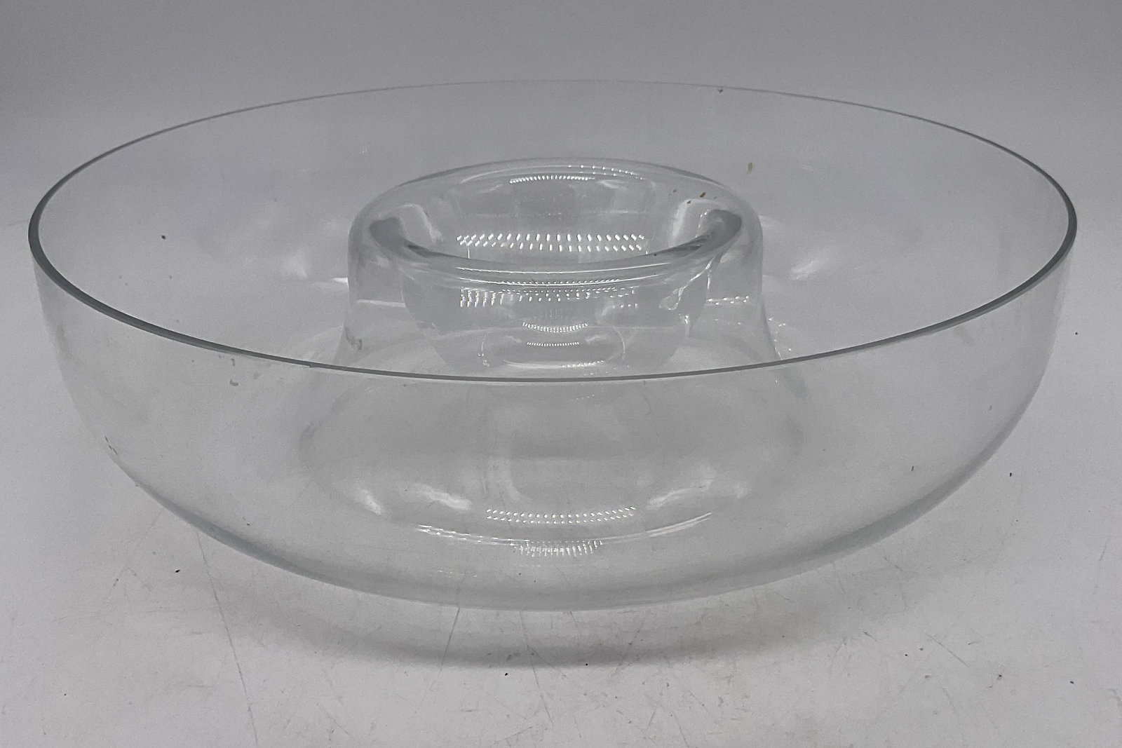 Vintage KOSTA BODA Crystal Serving Dish Sweden: Vintage KOSTA BODA Crystal Serving Dish, comes in original box, inscriptions to box read ‘Ann Marie Boda’, ‘Hand Made in Boda Sweden’, ‘Design: Arne Branzell’, measures 2 7/8 inches tall x