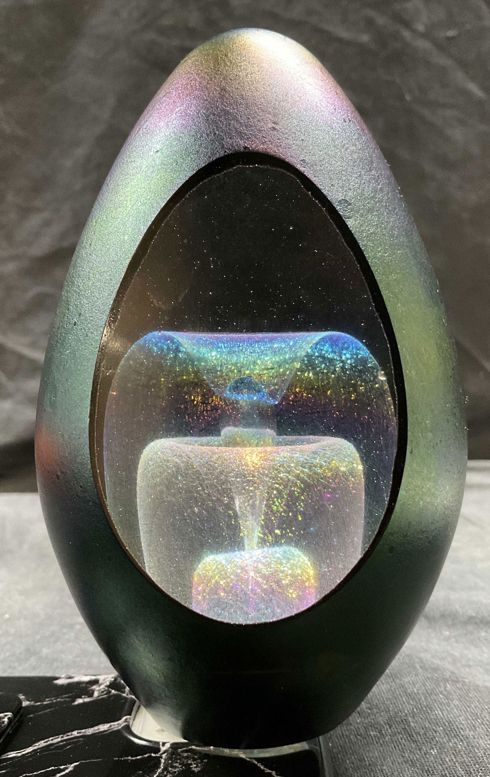 ROBERT EICKHOLT Signed Glass Paperweight & Stand (1 of 9)