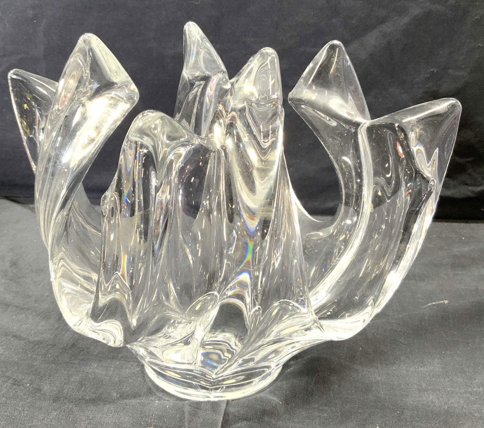 VANNES Crystal Sculptural Vessel Centerpiece (1 of 10)