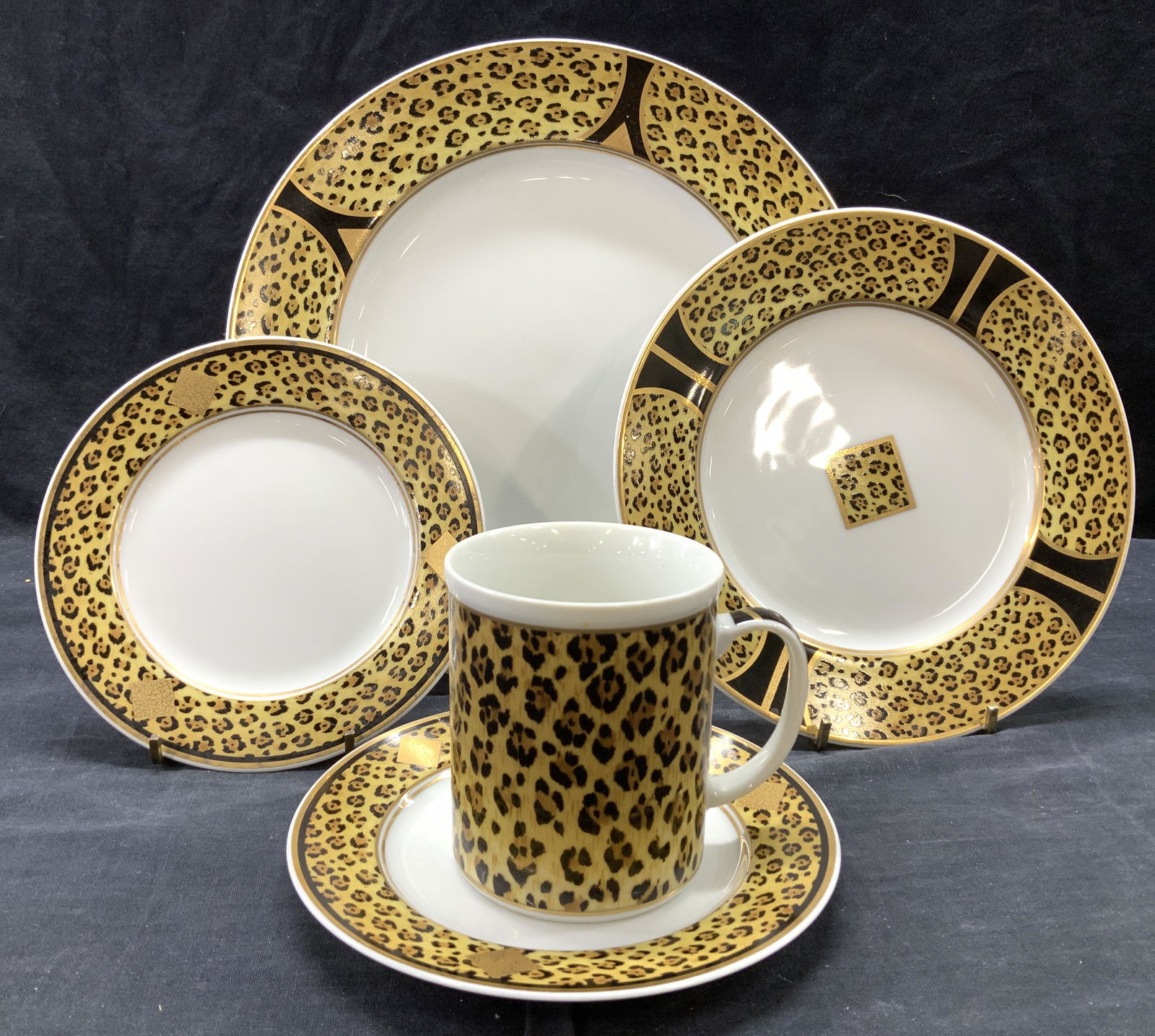 Set 11 LYNN CHASE Amazonian Jaguar China Tableware (1 of 7)