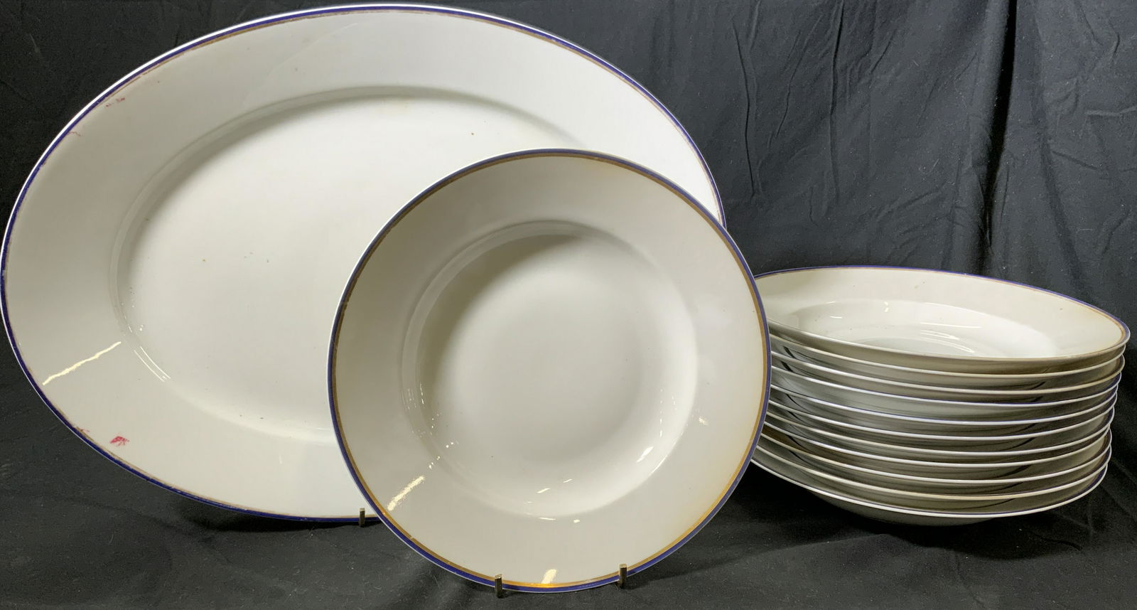 SET 13 HUTSCHENREUTHER Dinnerware Set (1 of 7)