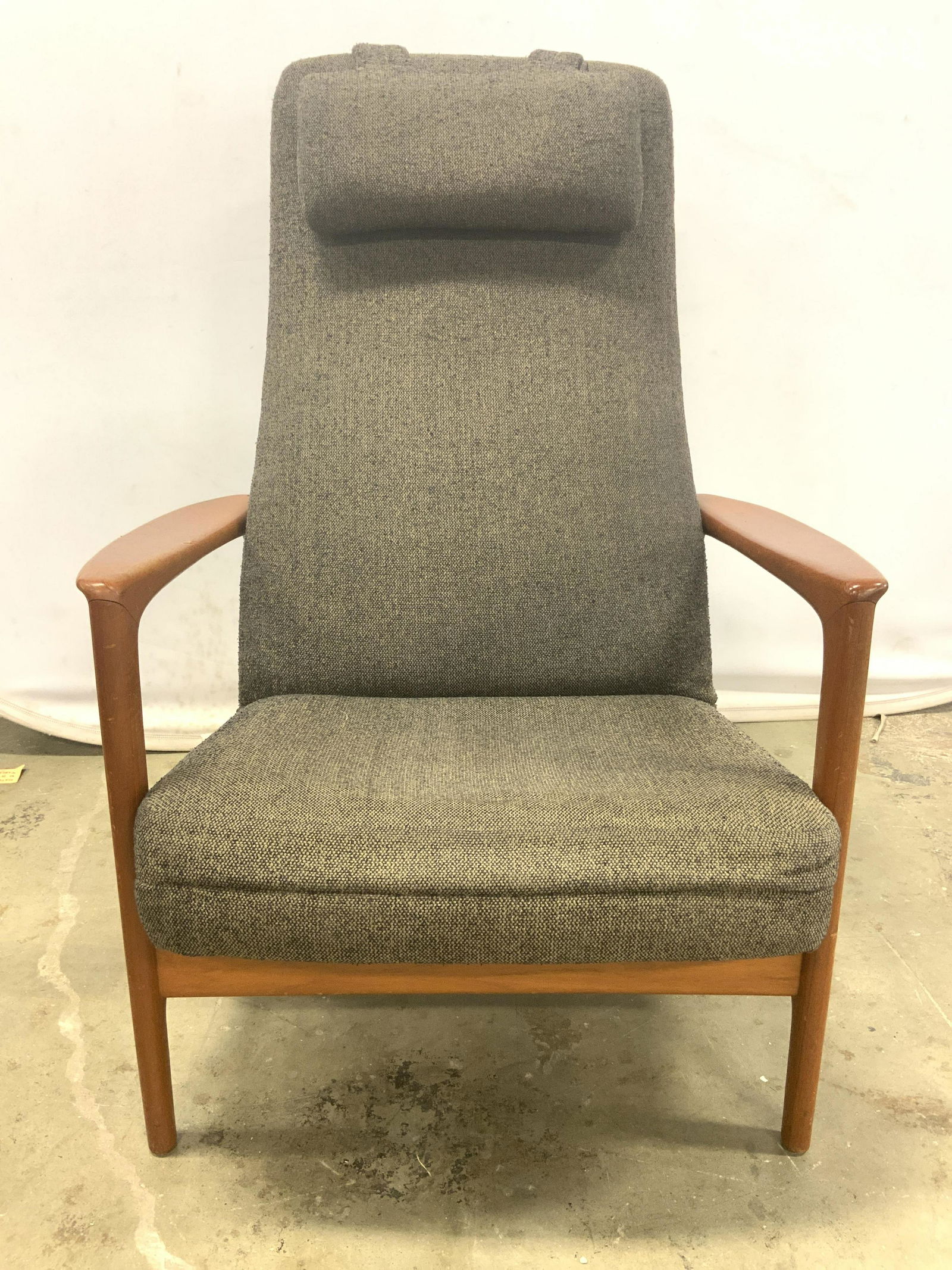 DUX Danish Modern Kontour High Back Lounger (1 of 10)