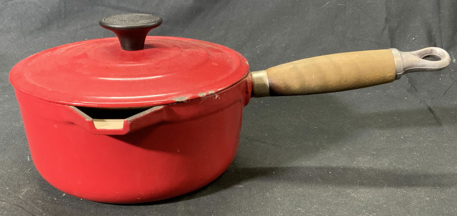 Vintage COUSANCES Enameled Cast Iron Pot w Lid (1 of 4)