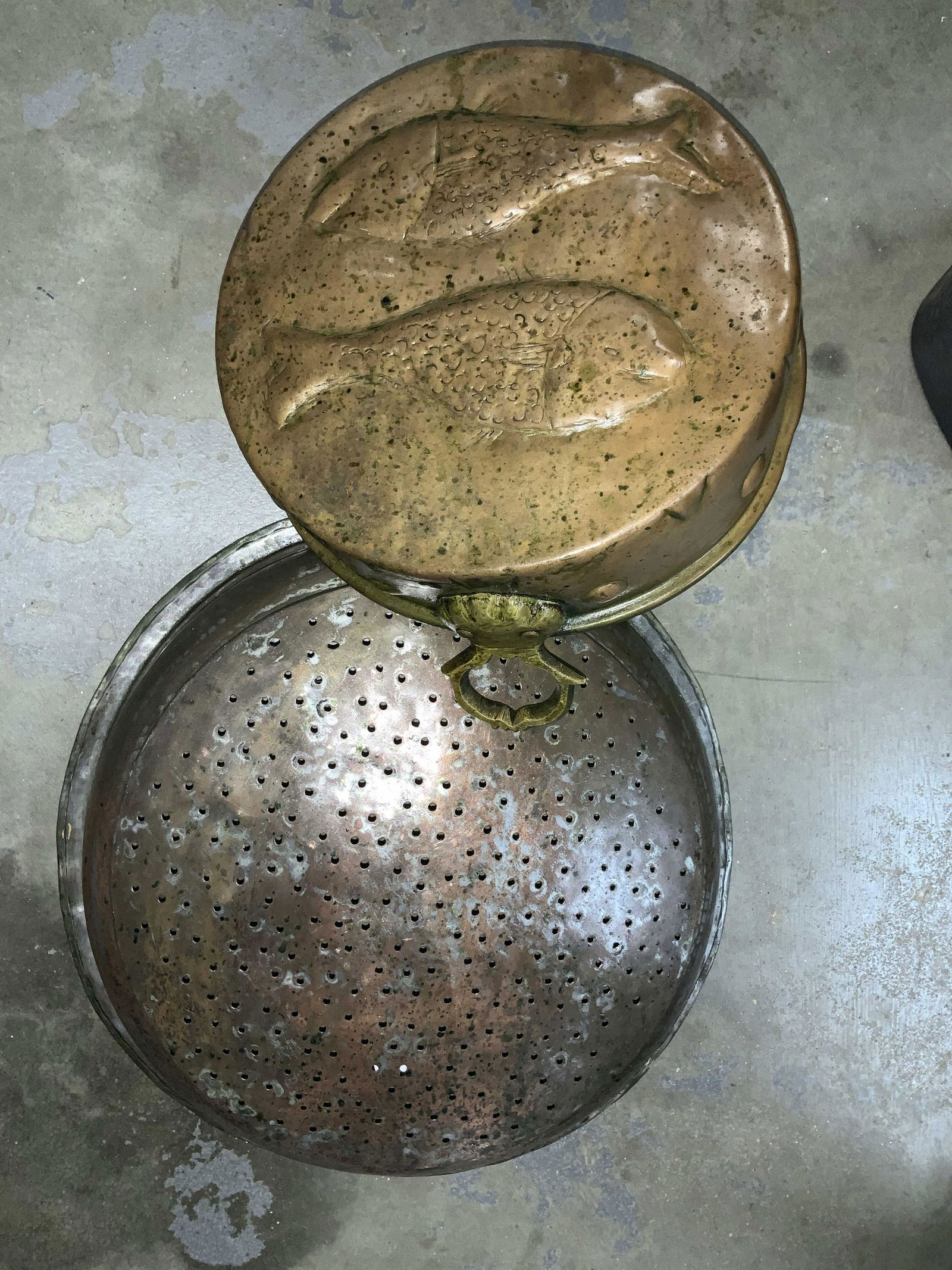 2 vintage Embossed Metal Sifter and Fish Mold (1 of 7)