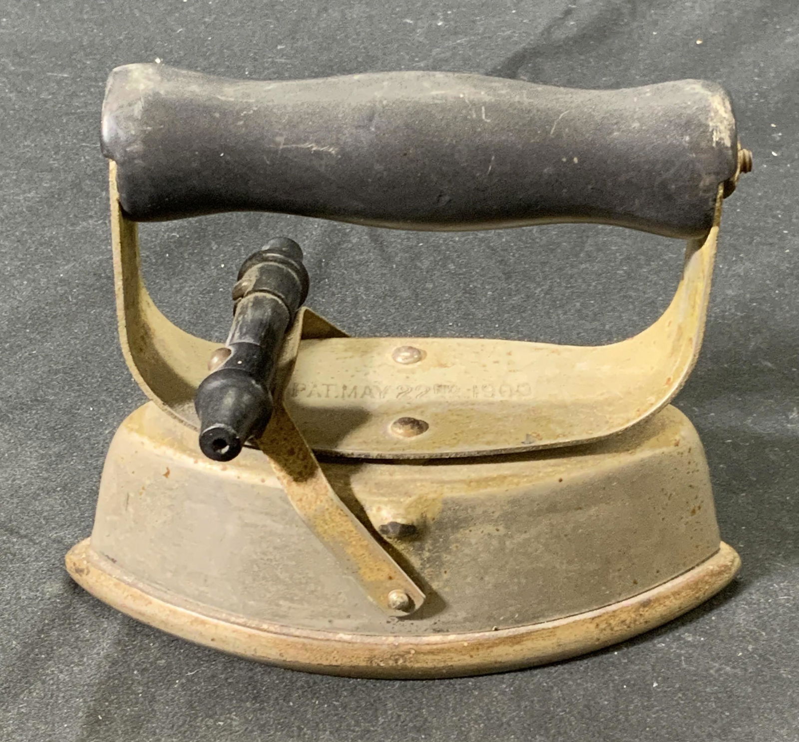 Antique 1900 Sad Iron, Industrial, Rustic Decor (1 of 5)