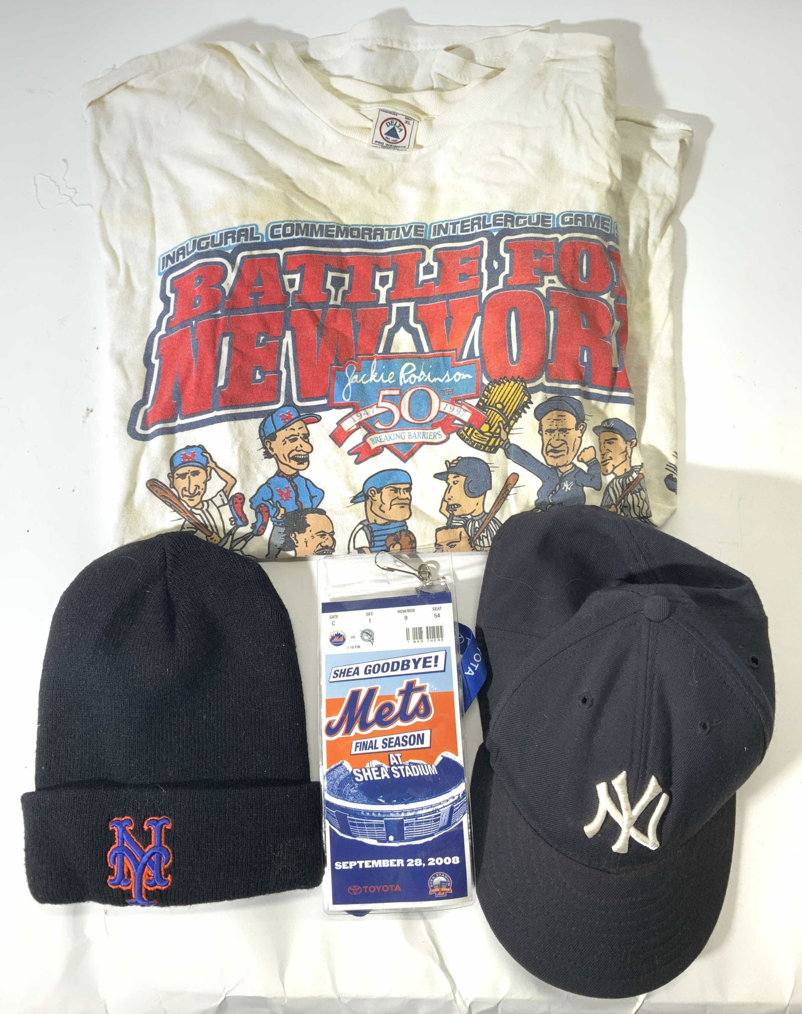 Lot 4 Mets & Yankees MLB Memorabilia (1 of 8)