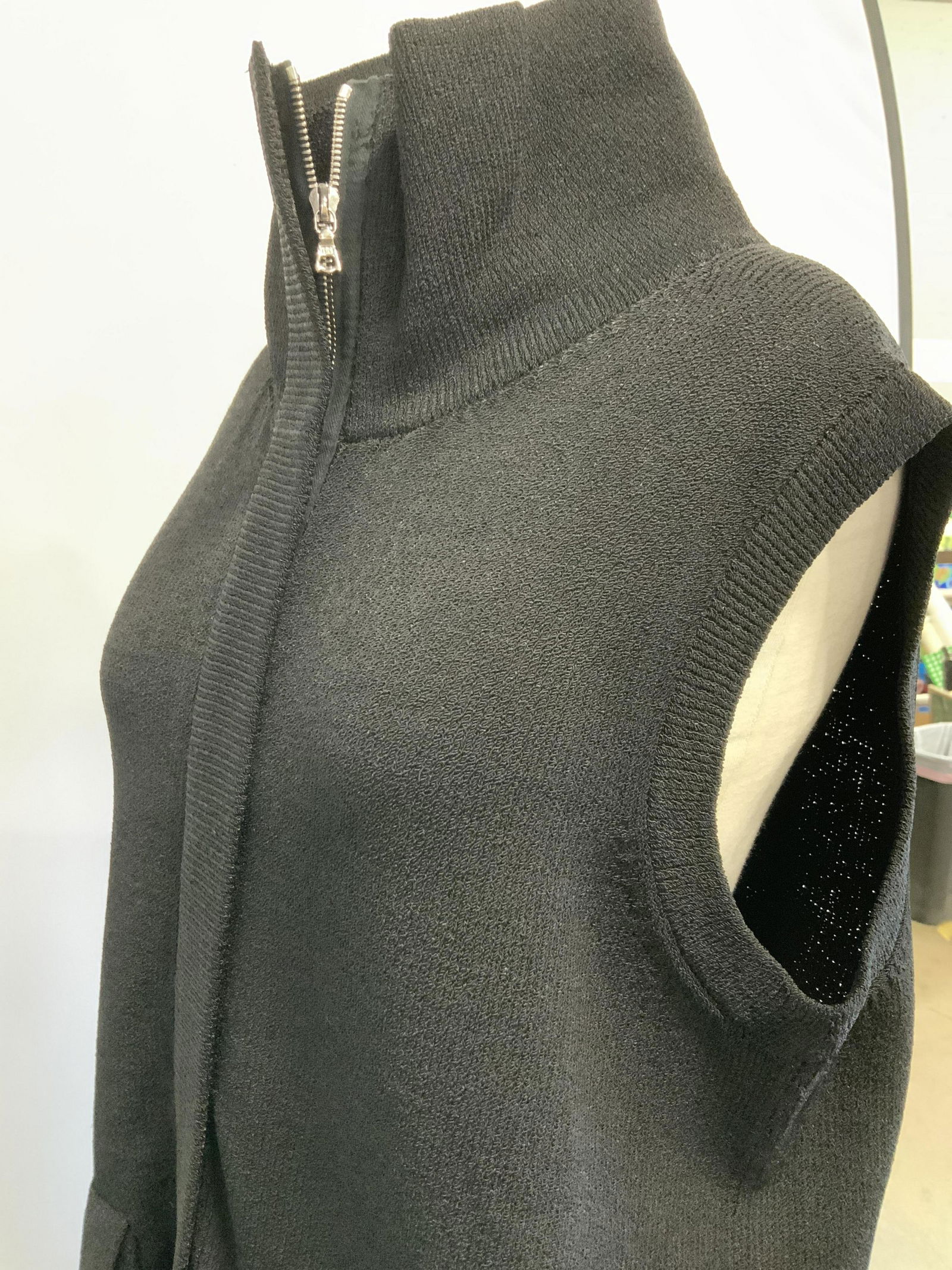 DUNA Hand Loomed Luxe Black Knit Vest, California (1 of 5)