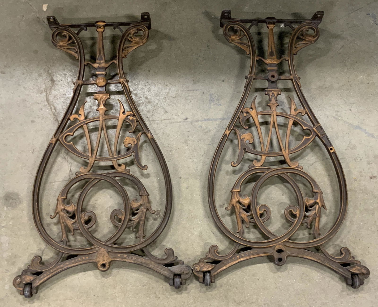 WILLCOX & GIBBS Cast Iron Sewing Machine Legs (1 of 14)