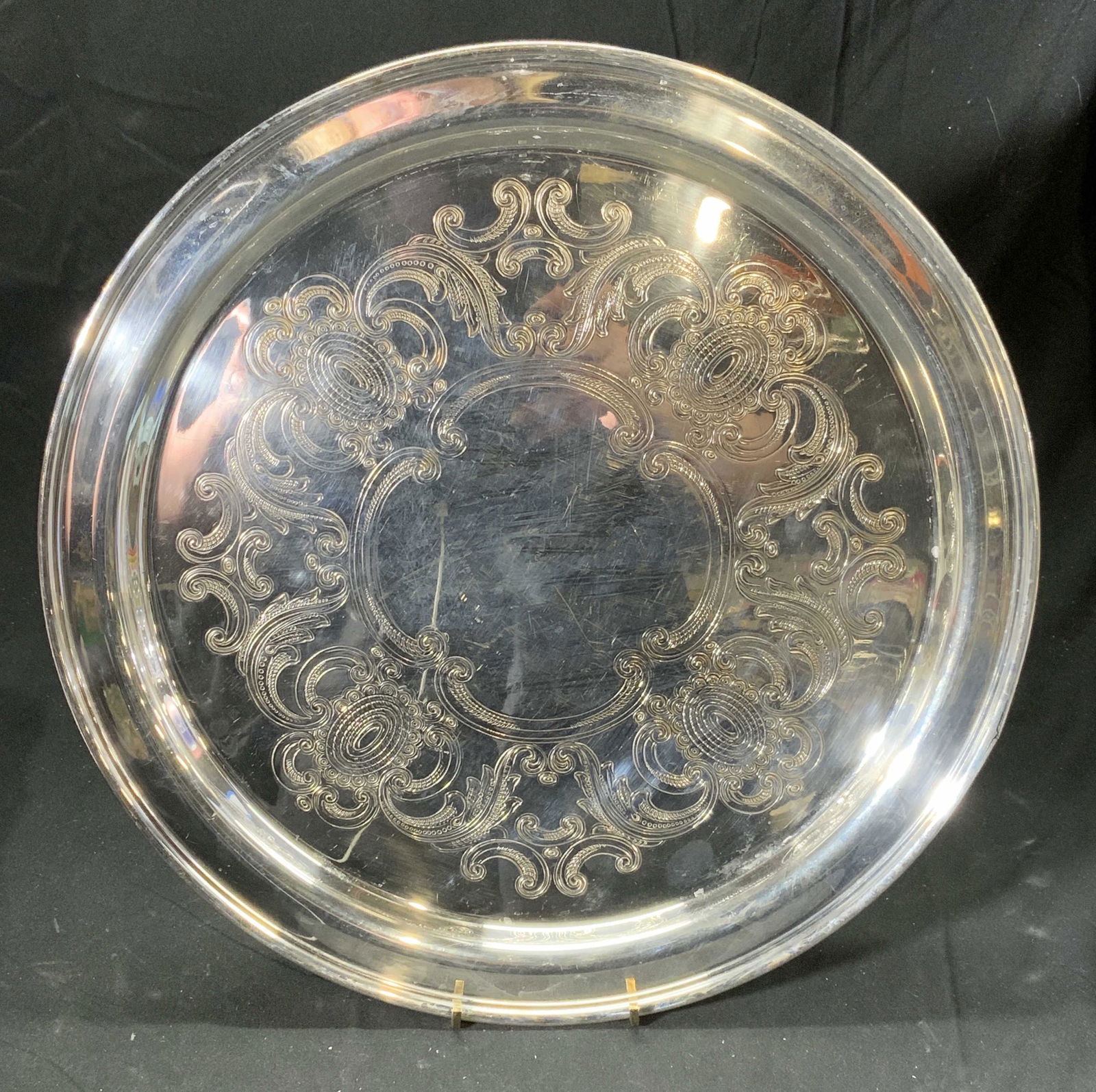 TAUNTON SILVERSMITHS Round Metal Tray (1 of 5)