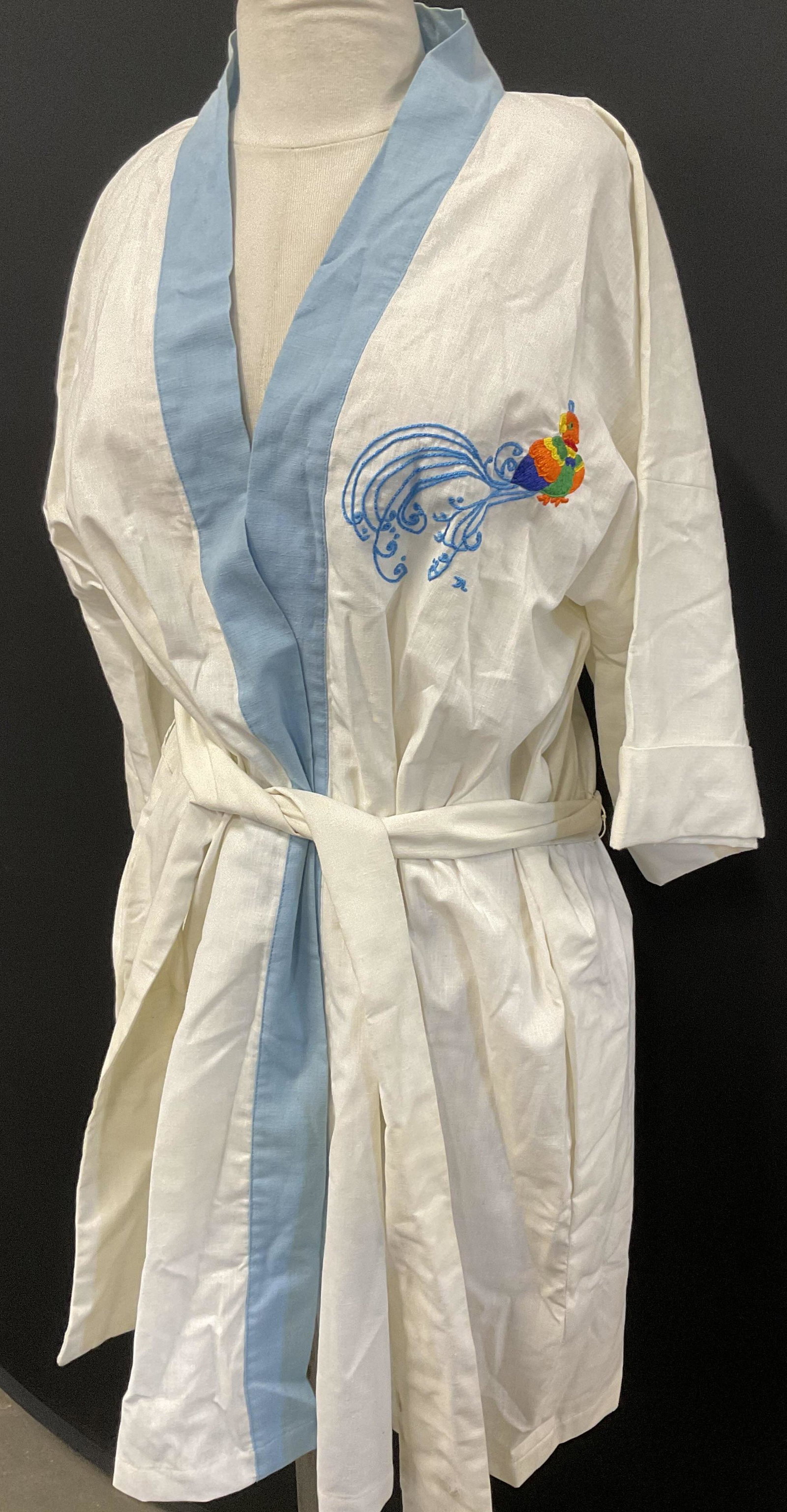 Vintage CARIBEE Robe W Embroidered Birds: Vintage CARIBEE Robe W Embroidered Birds. Size reads Medium, material tag reads 50% cotton. Pockets to piece. Surface wear to piece consistent with age and use. Needs cleaning, discoloration to fabric