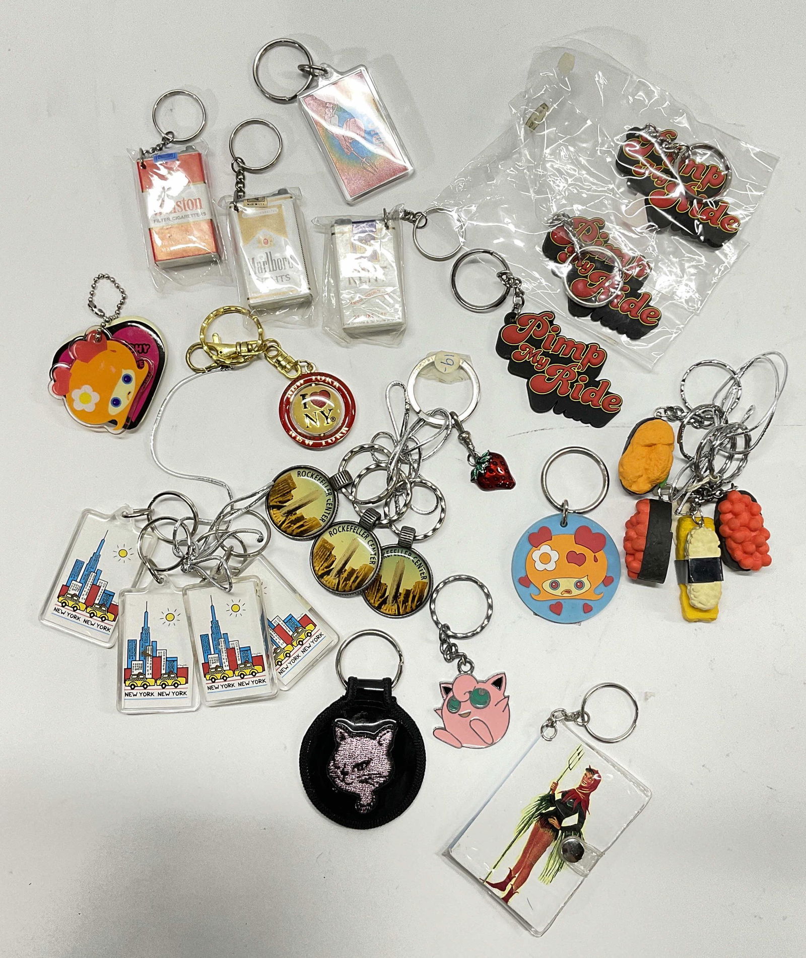 Lot of 25 Vintage Keychains, NY & More (1 of 7)