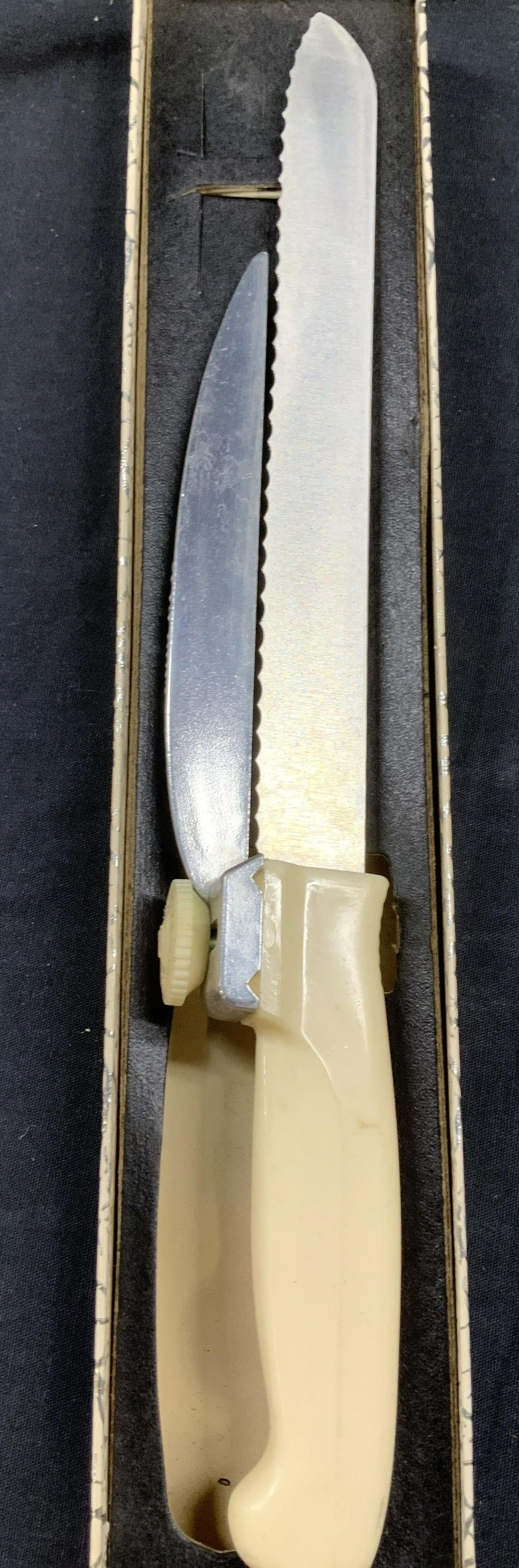 Magna Wonder Cutting Knife in Org Box, sgn: Stainless Steele serrated cutting/ carving knife for meats, Signed Magna Wonder Knife Blade made In Switzerland. 13.5 in. Long. Comes in the original box. 3 Kitchenalia, Cutting knife , food slicer, V