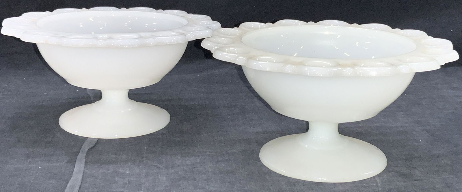 2 Vintage Milk Glass Footed Tazas (1 of 6)