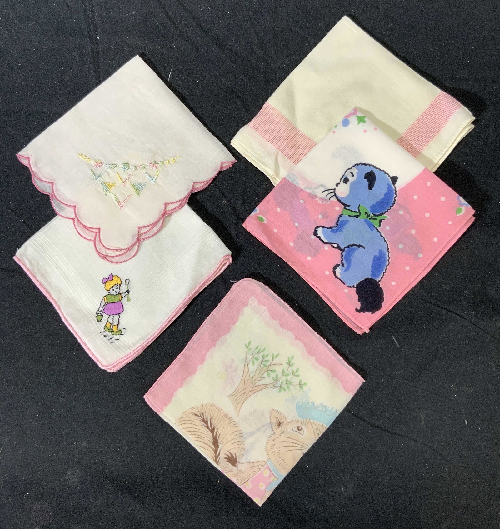 Lot 5 Vintage Hankies, ALYS, Cats, More: Lot of 5 vintage hankies. 1 white hankie with pink border trim, measures approx. 9.5 x 10.5 inches. 1 signed ALYS pink hankie with dog and cat motif in hues of blue, pink, and white, measures approx. 