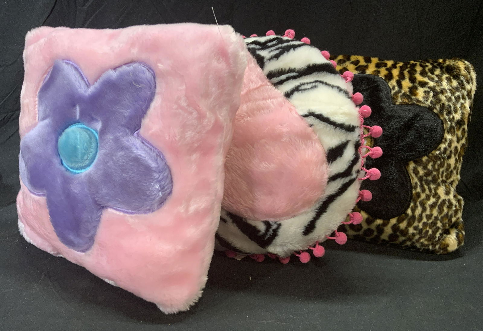 Lot 3 Assorted Plush Pillows (1 of 7)