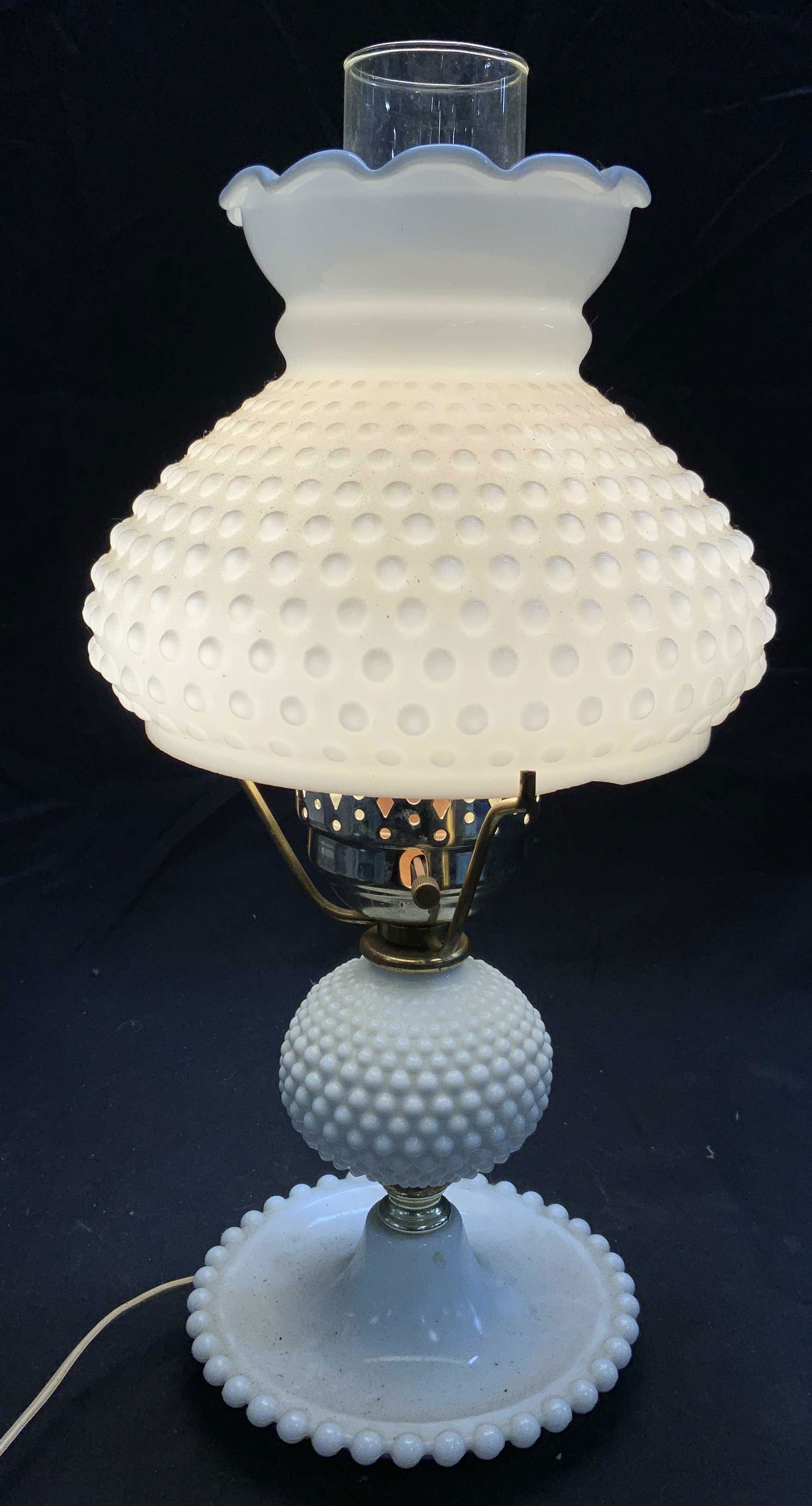 Vintage Milk Glass Hobnail Table Lamp (1 of 6)