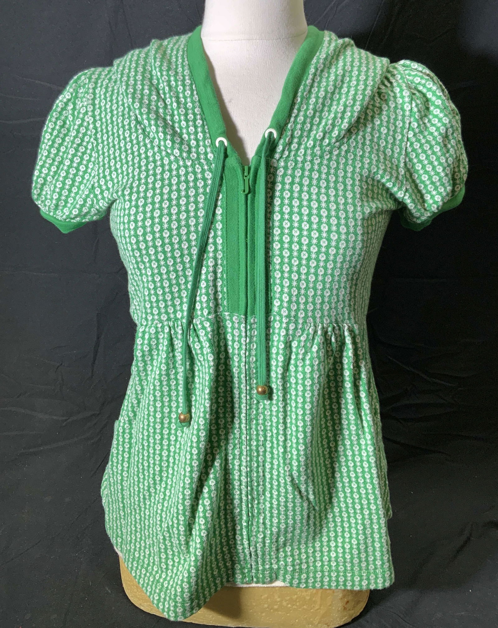 JUICY COUTURE Green Short Sleeve Zip Up Sweater (1 of 5)