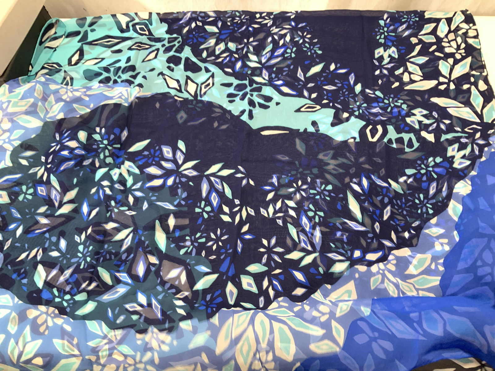 Diane Von Furstenburg Lux Silk Scarf, Sgn (1 of 6)