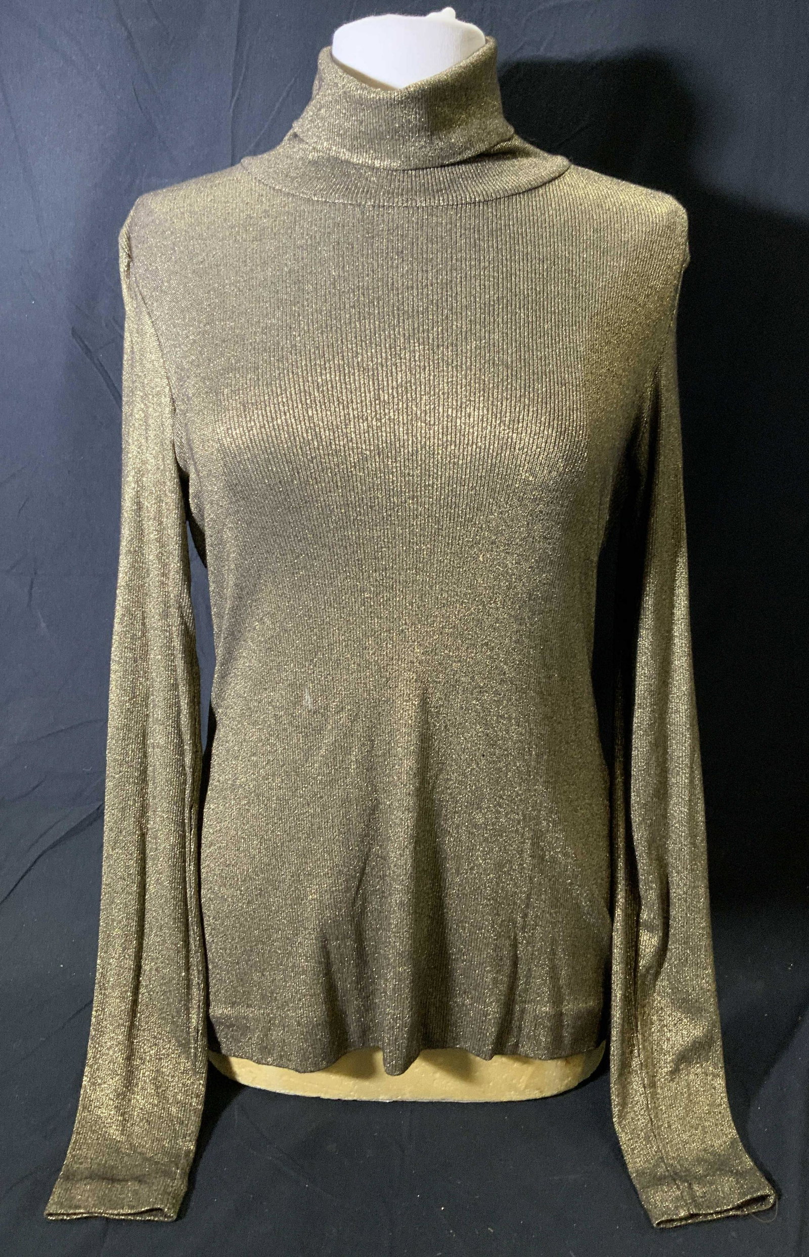 DIANE VON FURSTENBERG Metallic Gold Turtleneck: Dian Von Furstenberg long sleeve turtleneck top in metallic gold. Size L. Viscose, polyester, nylon, and elastane blend. Fabric has stretch. Gently worn. Property of Manhattan, NY Estate. Diane von fu