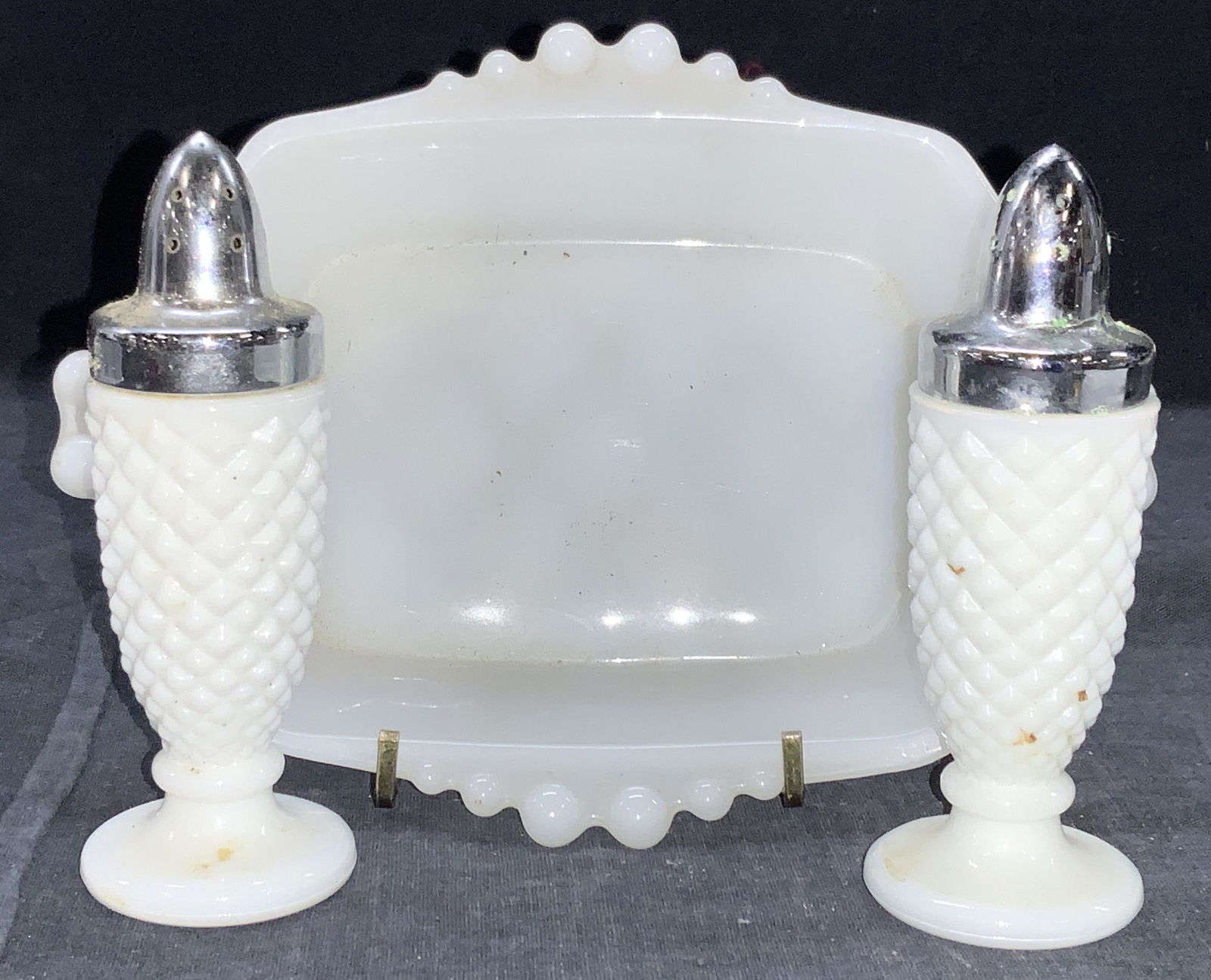 Westmoreland Milk Glass Vintage Shakers & Tray (1 of 8)