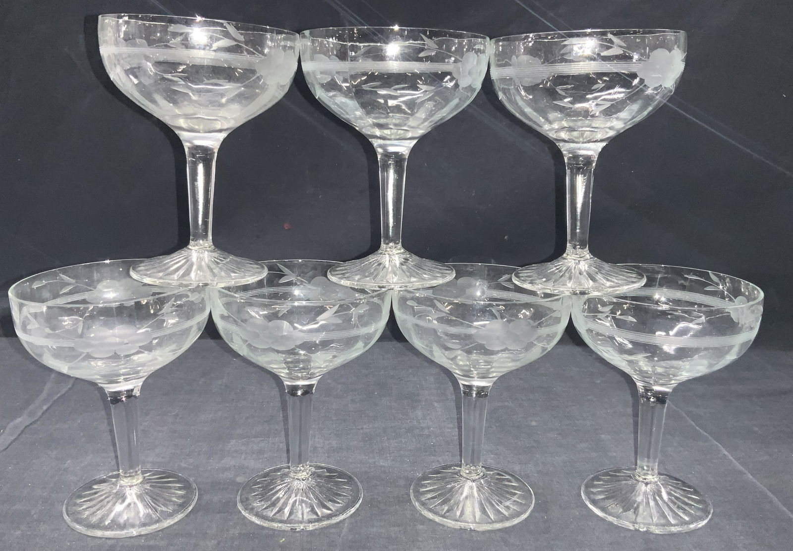 7 Vintage Etched Molded Stemware Glasses. (1 of 8)