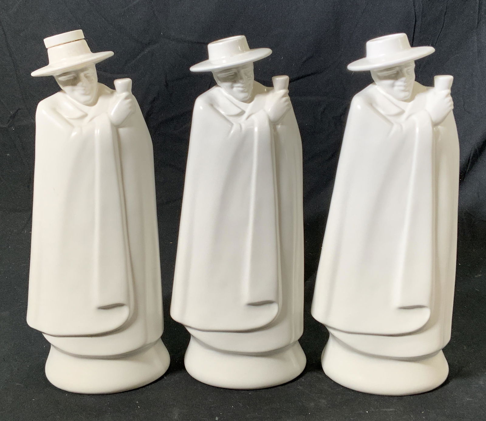 Set 3 Vintage WEDGWOOD Moonstone Scotch Decanters: Set of 3 vintage Wedgwood moonstone scotch decanters in white. 2 with missing corks and 1 with damaged cork. Wear consistent with age, use, and exposure, crazing. Measure approx. 4.25 x 3 x 10.5 inche