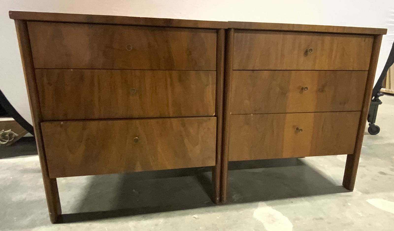 Pr JOHN WIDDICOMB Vintage Midcentury Nightstands (1 of 17)