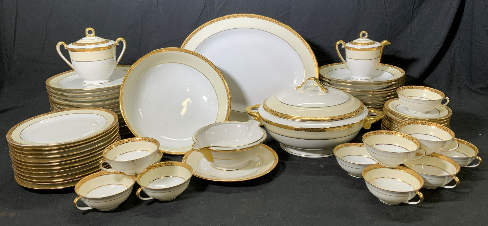 Set 66 LIMOGES CADOCHIC Service for 12 Porcelain (1 of 8)