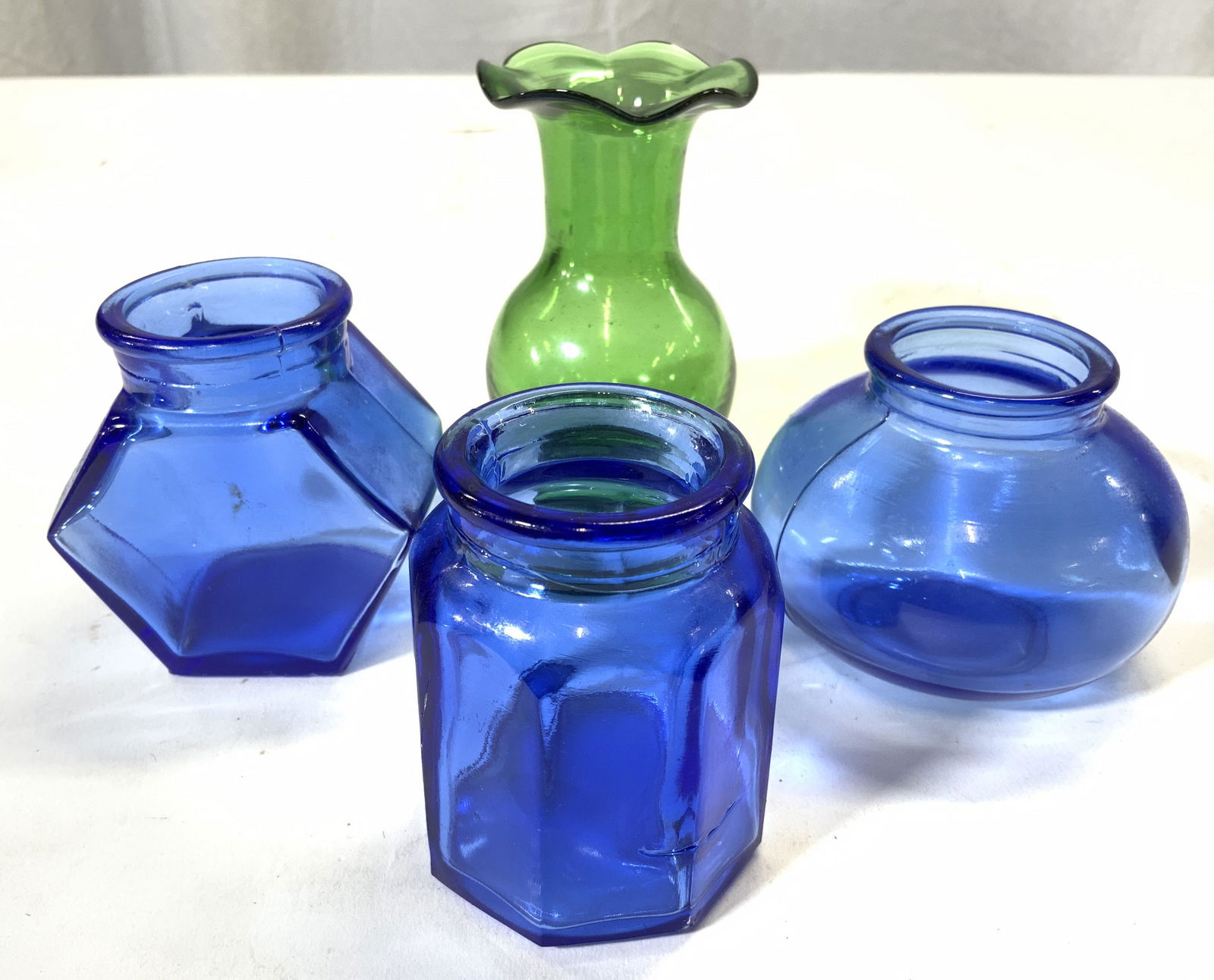 Lot 4 Art Glass Vessels (1 of 6)
