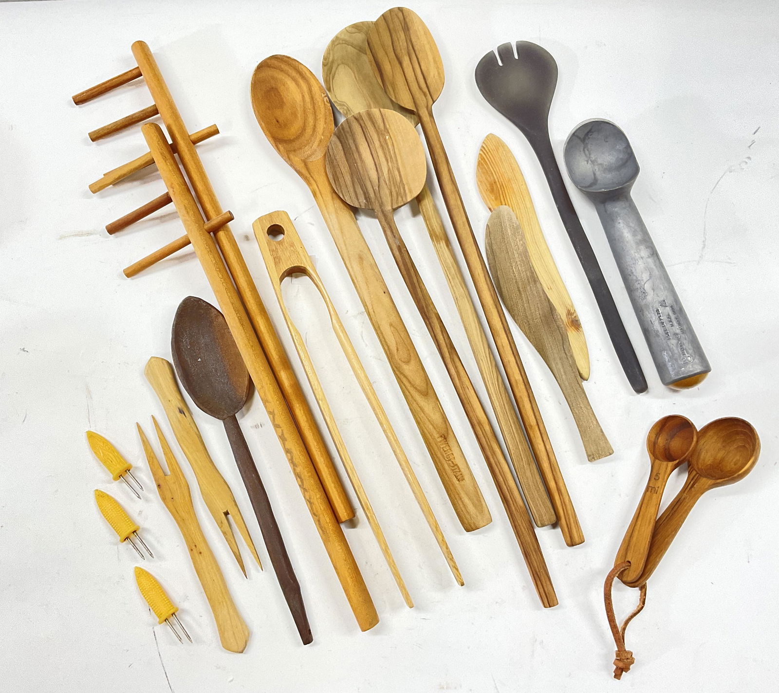 Lot of 19 Wooden & Metal Kitchen Utensils (1 of 8)
