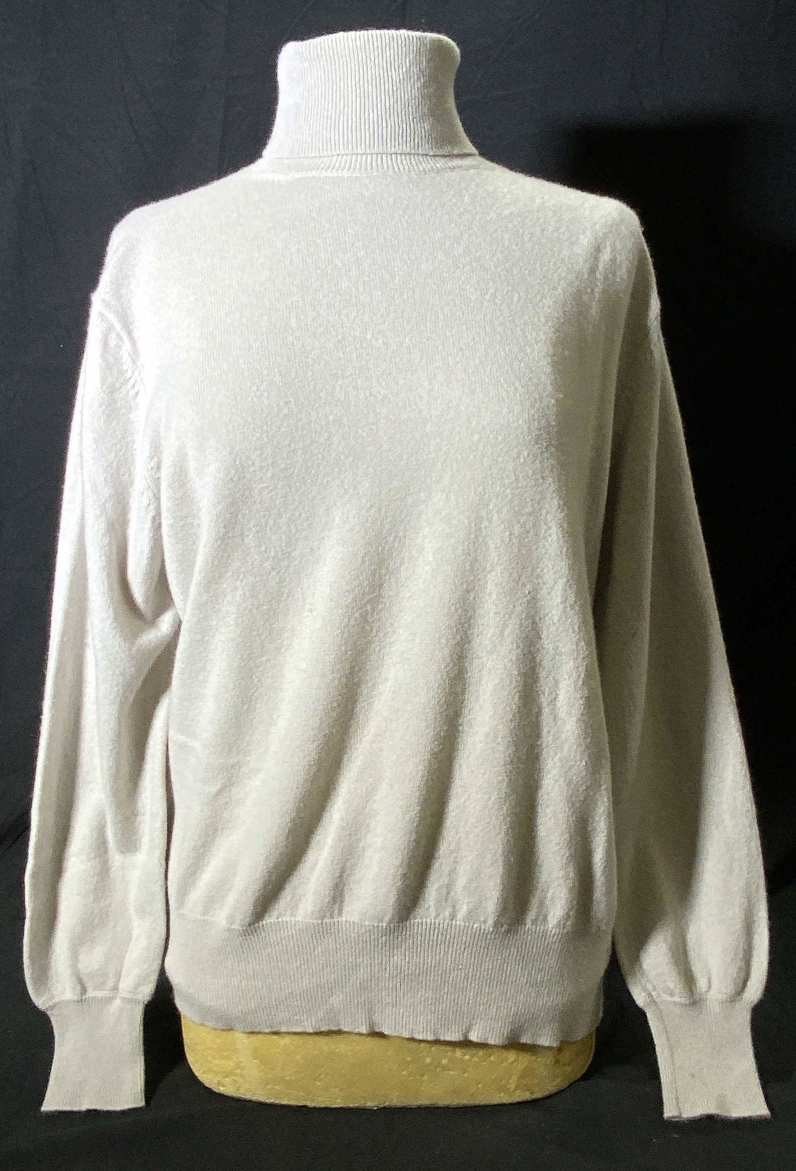 THEORY Beige Cashmere Turtleneck Sweater: Theory cashmere turtleneck in beige. Size M. 100% cashmere. Gently worn. Property of Manhattan, NY Estate. Theory, theory top, ladies luxury top, ladies luxury sweater, ladies luxury turtleneck, ladie