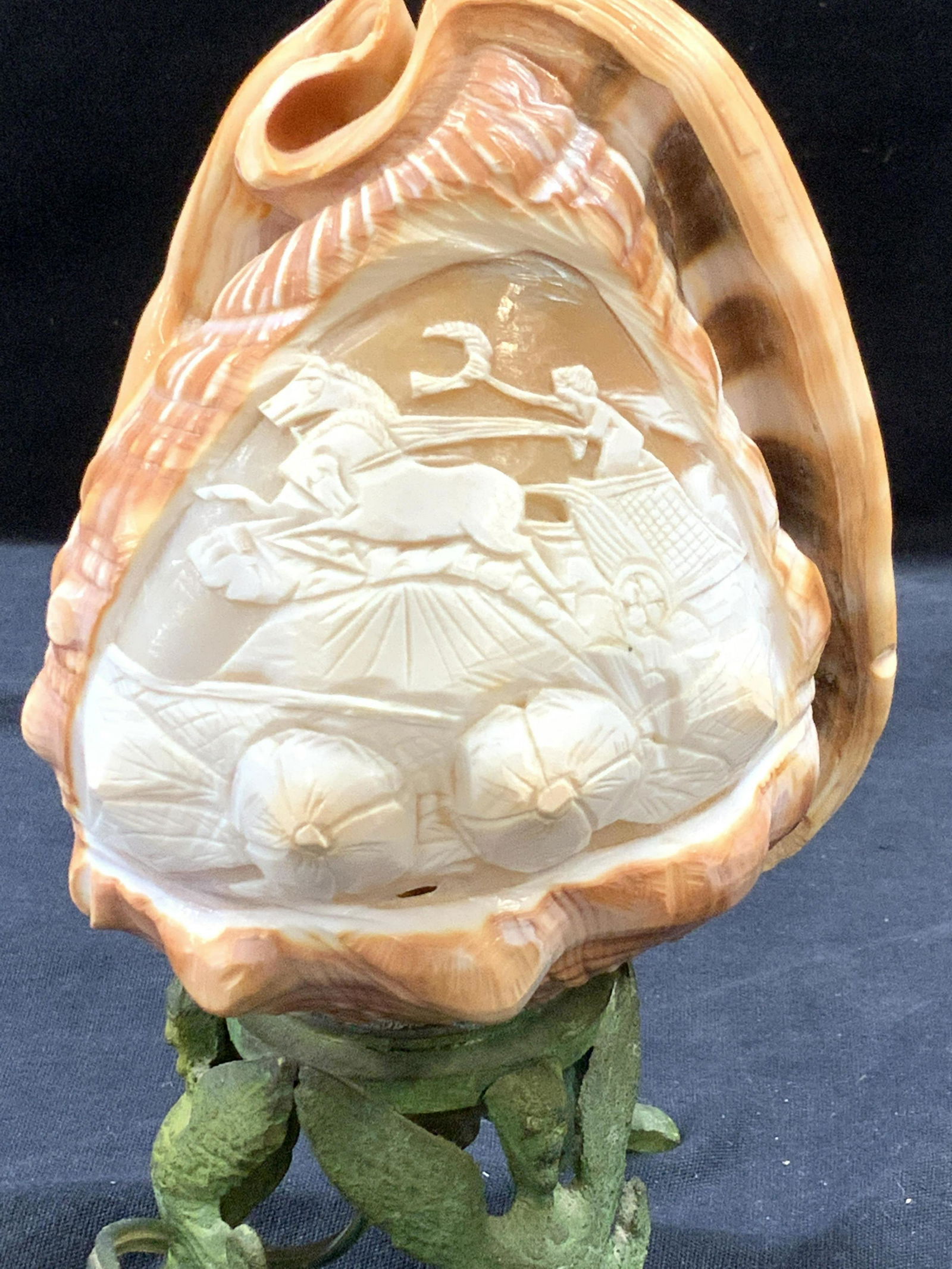 Carved Shell Cameo Table Light (1 of 8)