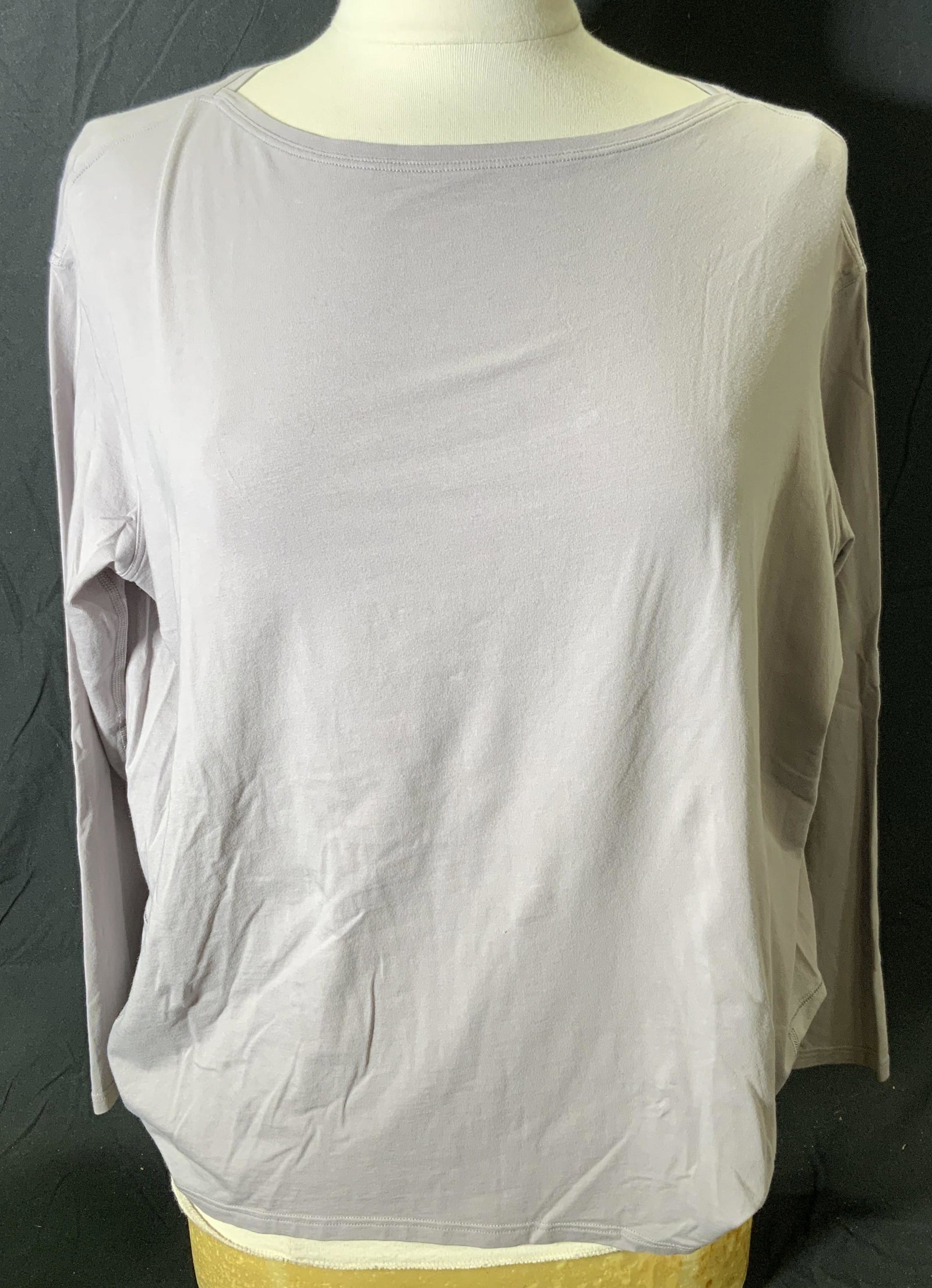 LULULEMON Gray Long Sleeve Athletic Top (1 of 4)