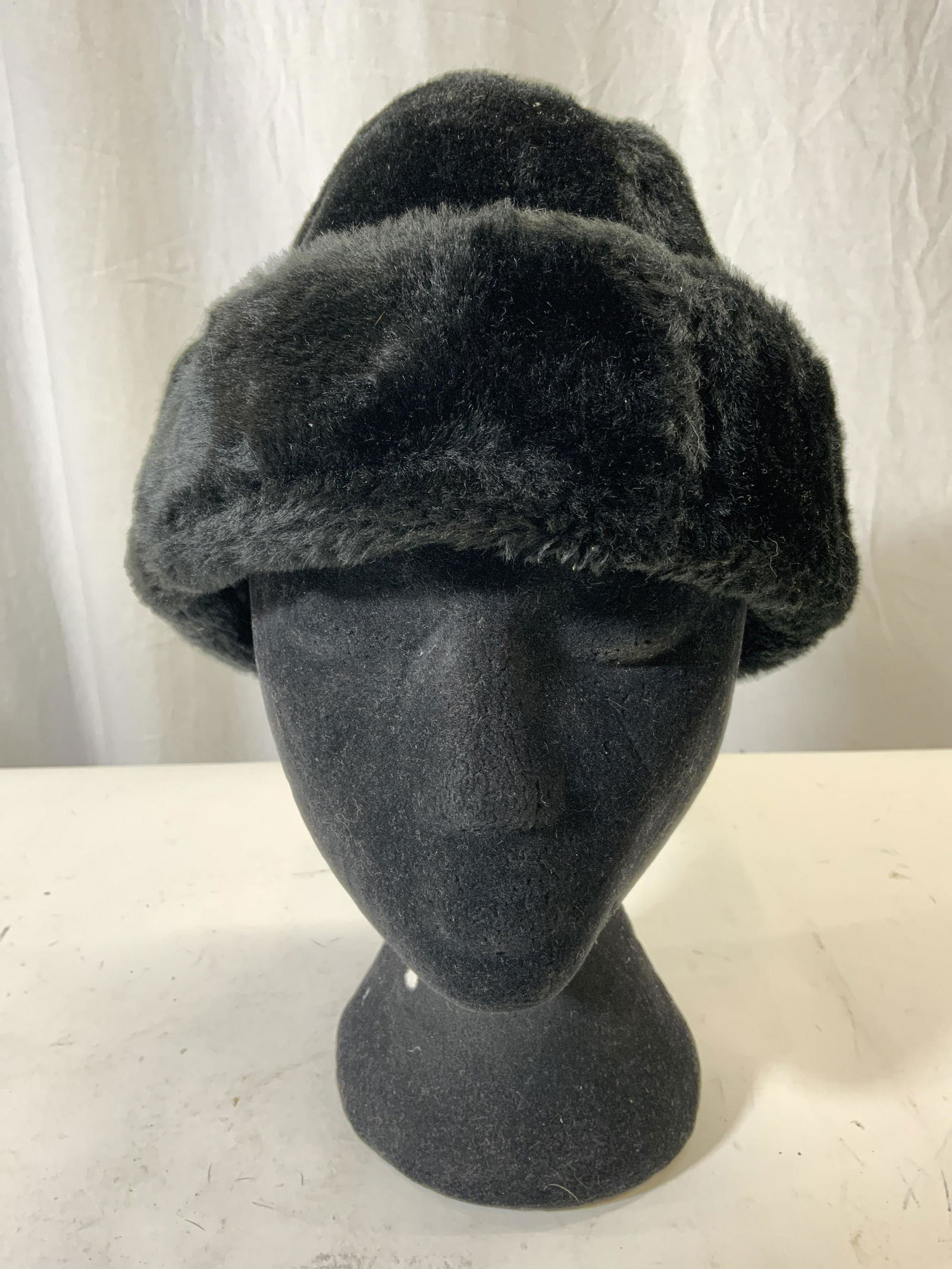 Black Shearling Winter Hat Headwear Sz L (1 of 8)