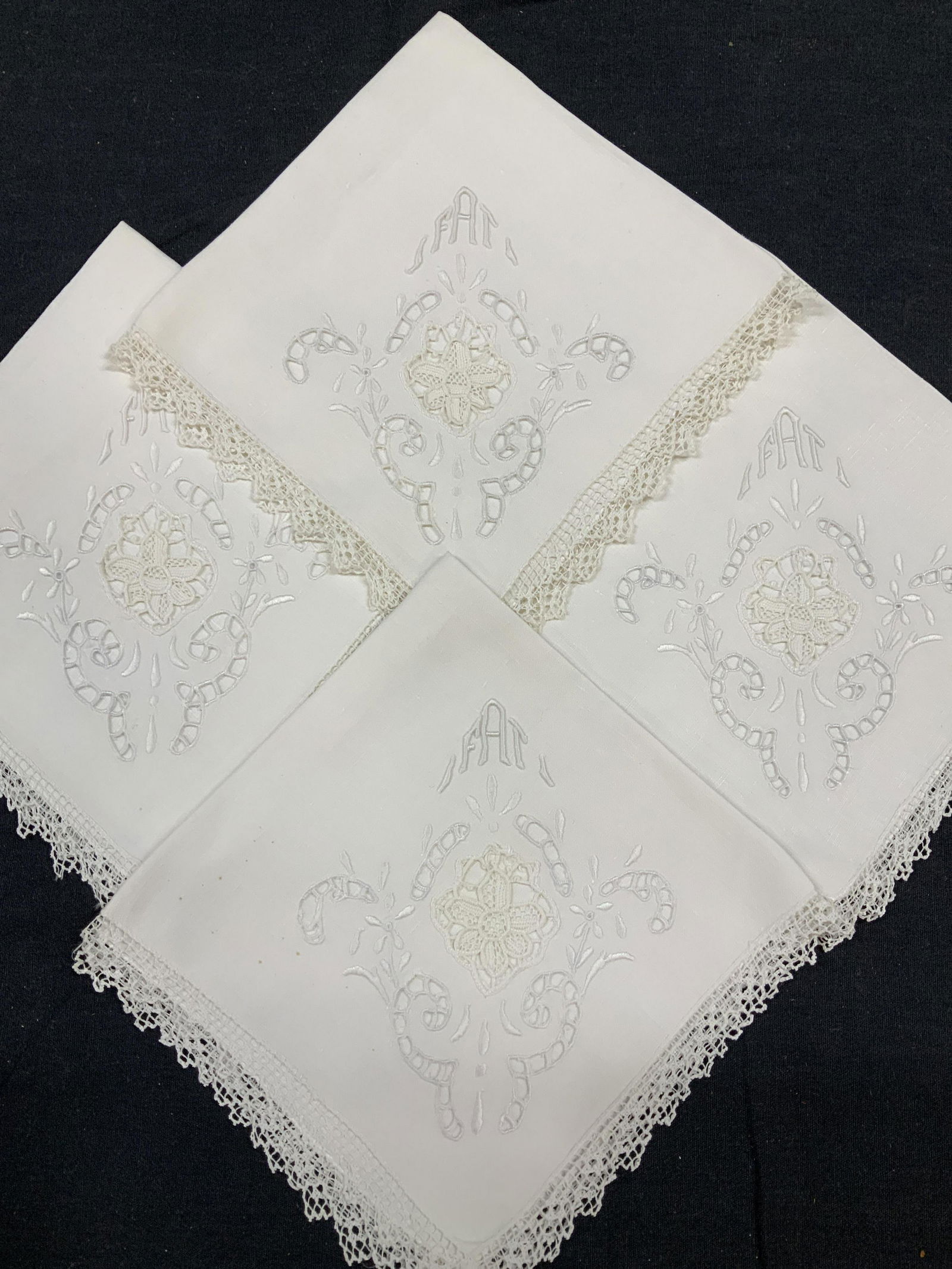Lot 5 Linen Table Cloth & Napkins (1 of 4)