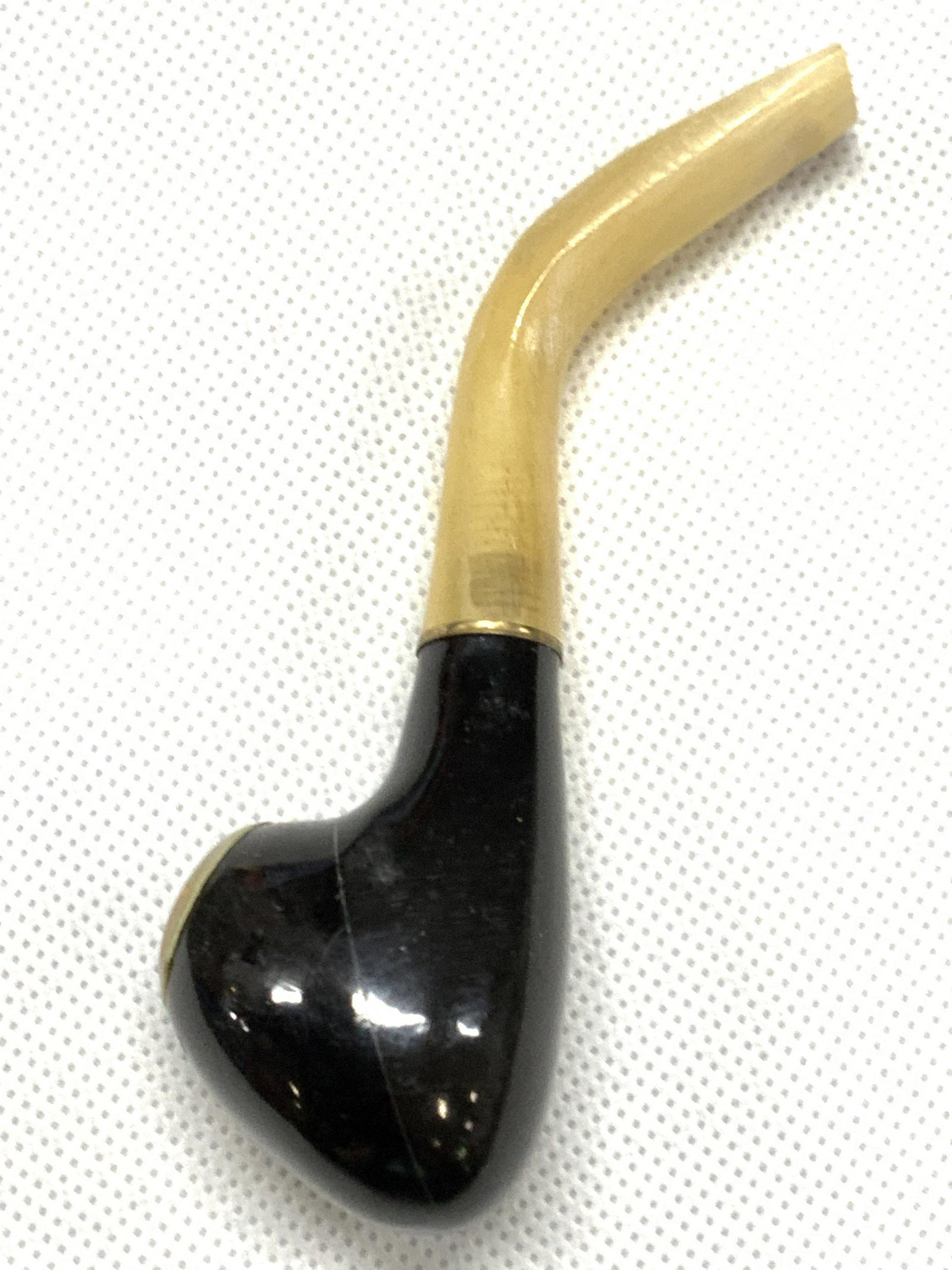 Vintage Carved Horn & Brass Tobacco Pipe: Vintage tobacco pipe with black base and mouth piece made from carved Horn, brass is used as tobacco slot. Approximately 4 inches long. Condition is consistent with vintage age and use. Vintage tobacc