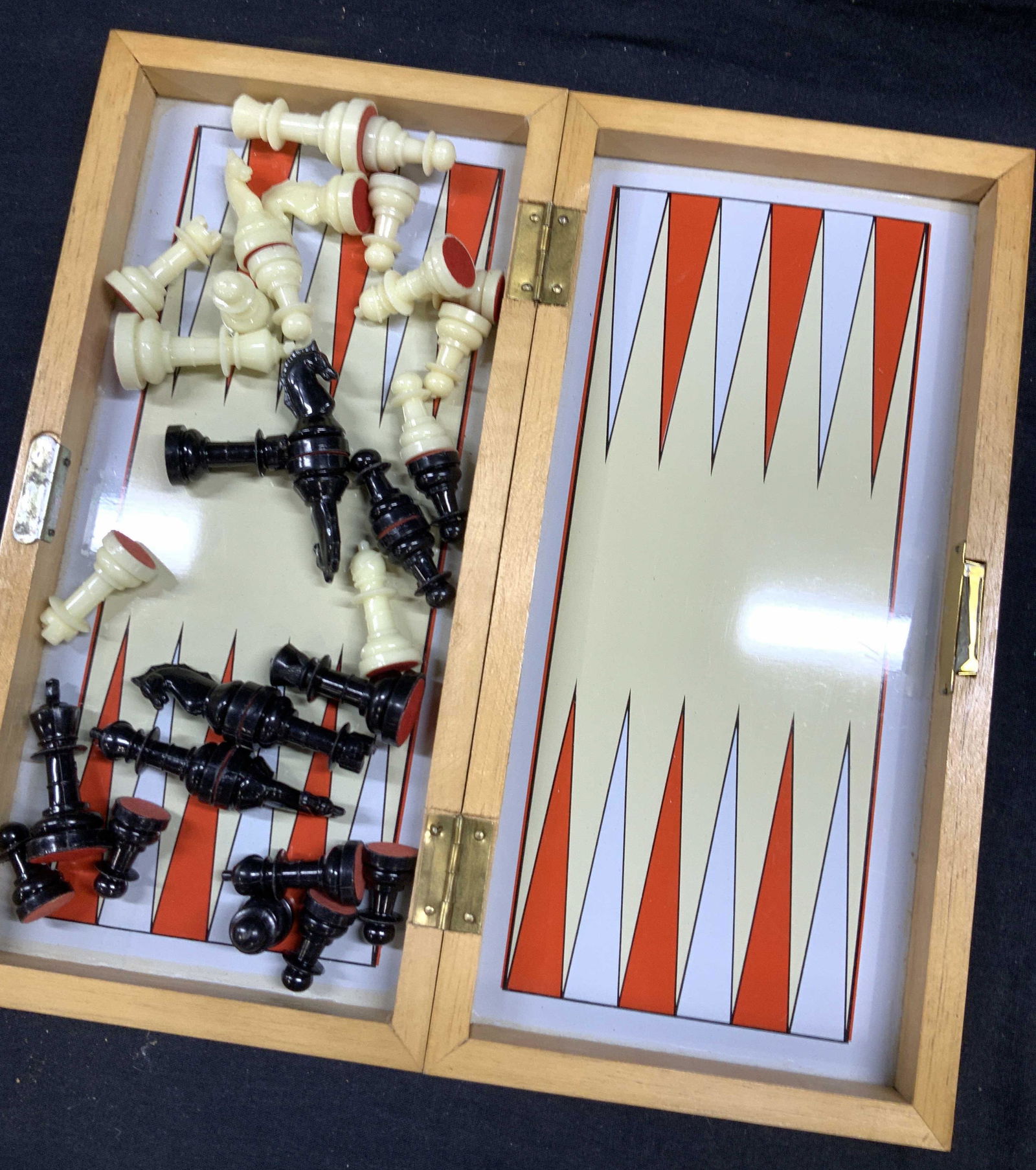 Travel Chess/ Backgammon Board Set 34 (1 of 5)
