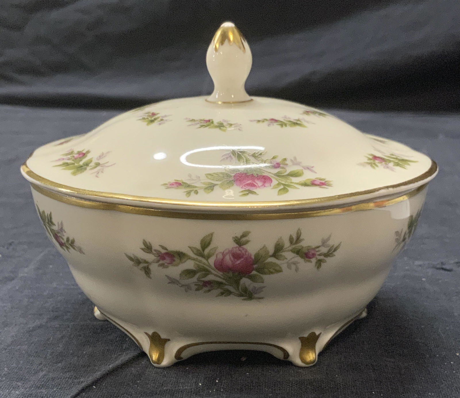 ROSENTHAL Elfenbein Porcelain Lidded Bowl, Germany: ROSENTHAL Elfenbein Porcelain Footed & Lidded Bowl, Germany, stamped ‘Elfenbein ROSENTHAL Kronach-Germany Moosrose 19, floral motif with gilt detail, measures approx 4 x 5 in. ROSENTHAL Elfenbein Po