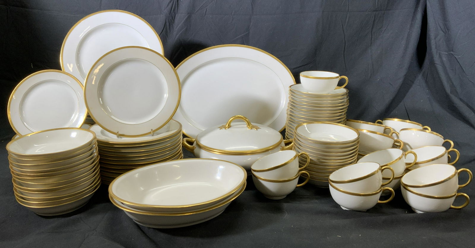 Set 103 LIMOGES Calais Gilt Porcelain Dinnerware (1 of 8)