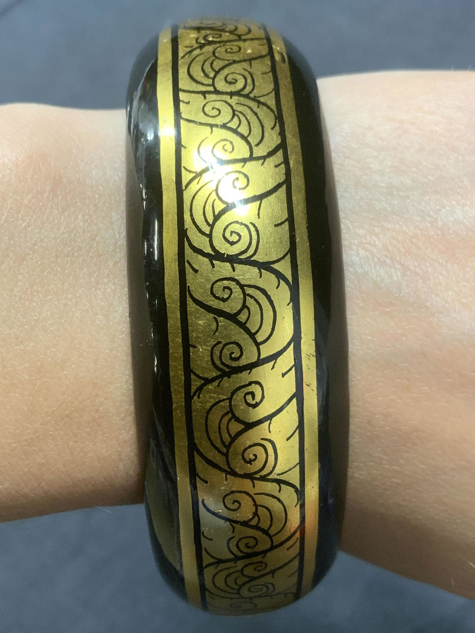 Black & Gold Toned Wood Bangle Bracelet (1 of 4)