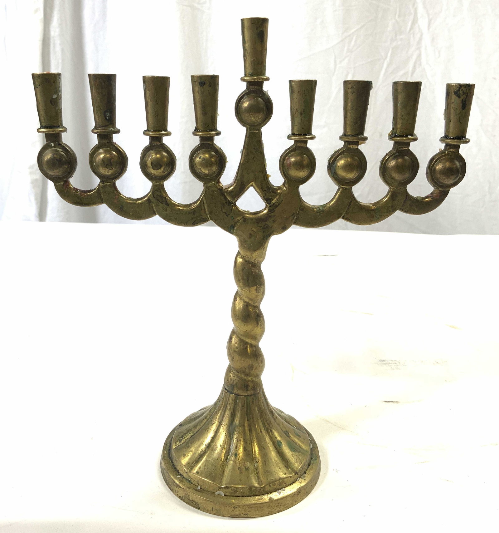 Vintage Gold Toned Brass Judaica Menorah: Menorah is gold toned & brass. Piece is vintage possibly antique. Menorah has 9 arms. Piece measures approx 8.5 inches tall 7.5 inches wide 3 inches deep. Menorah, Brass menorah, vintage menorah, cand