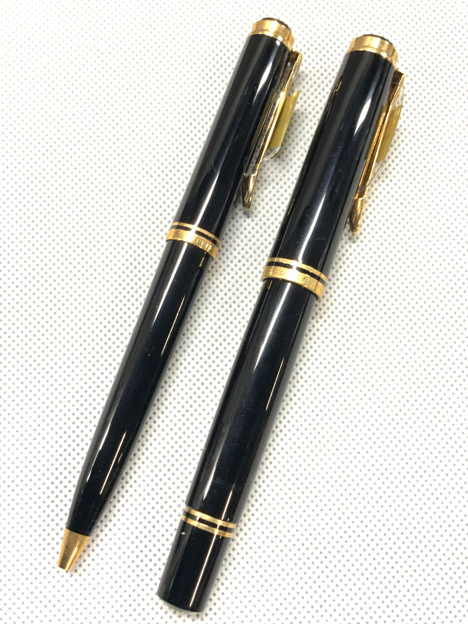 Pair Vintage PELIKAN Pens & Case (1 of 9)