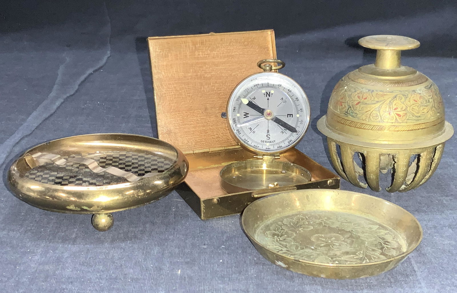 Lot5 Vintage Brass Trinket Dishes, Compass & More (1 of 11)