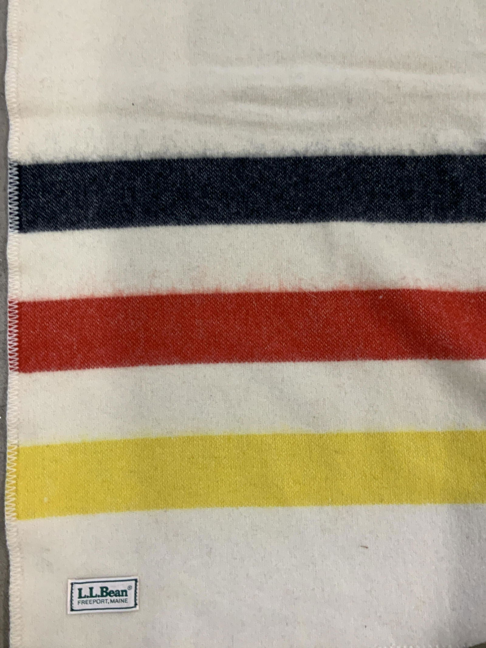 L.L.BEAN WOOL BLANKET w Stripes (1 of 4)