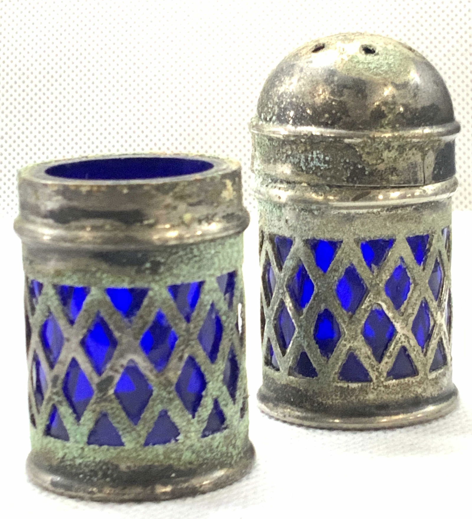 Vintage Silver Plate Ornate Salt Shakers, England (1 of 7)