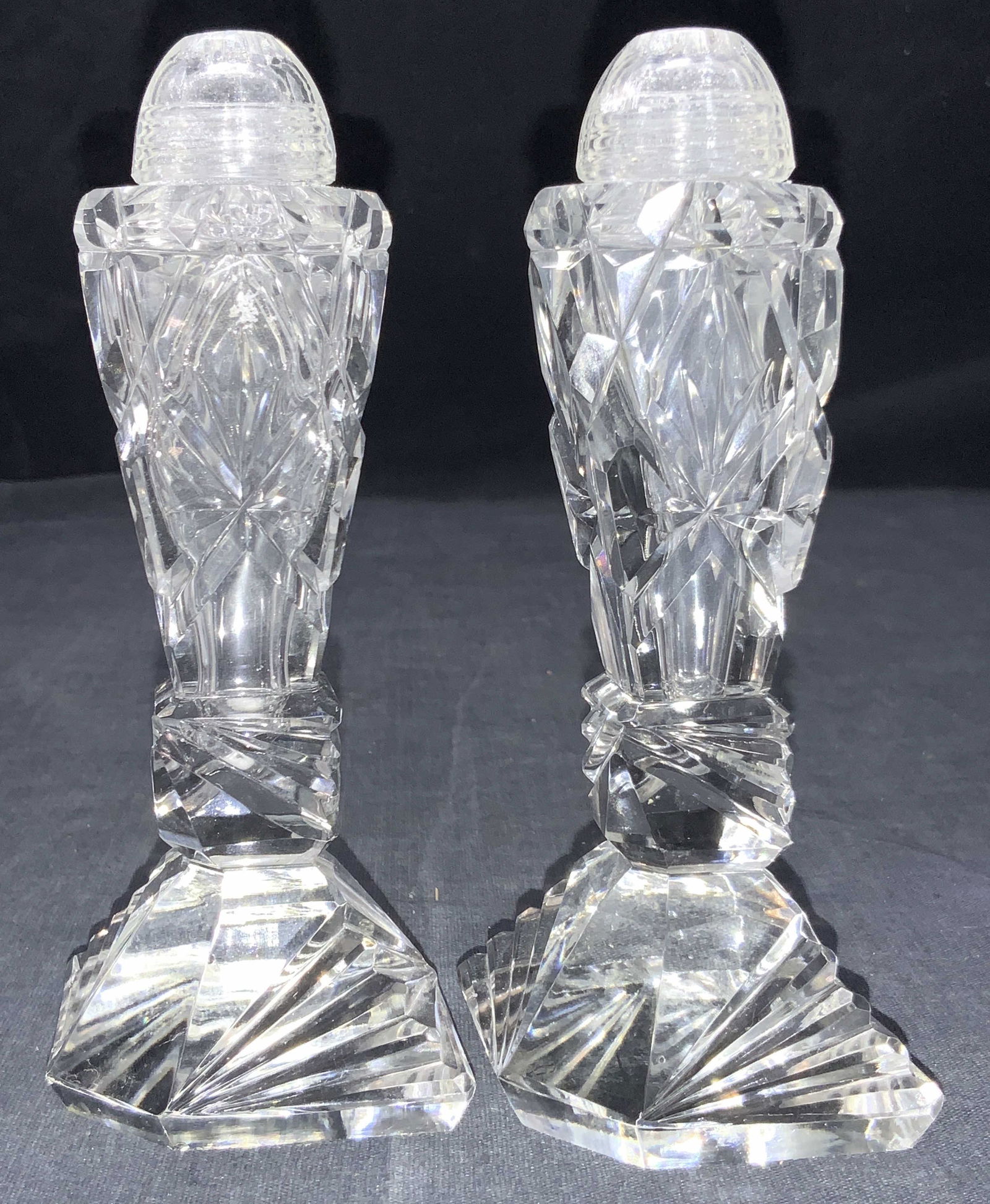Pair Vintage Clear Glass Salt Shakers (1 of 5)