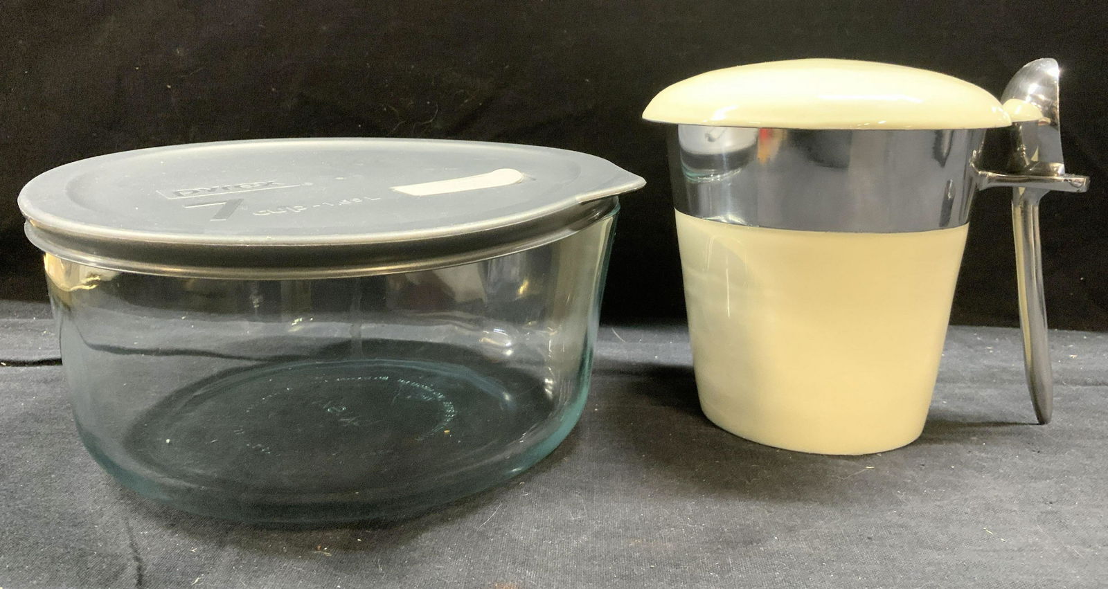 Lot 2 Lidded Ice Cream Vessel W Scoop & Pyrex Bowl (1 of 6)