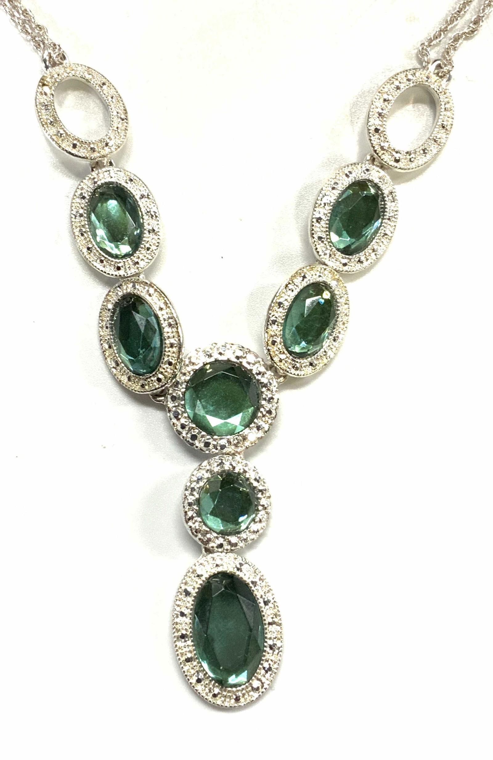 Green Crystal Dangle Pendant Necklace NWT (1 of 4)