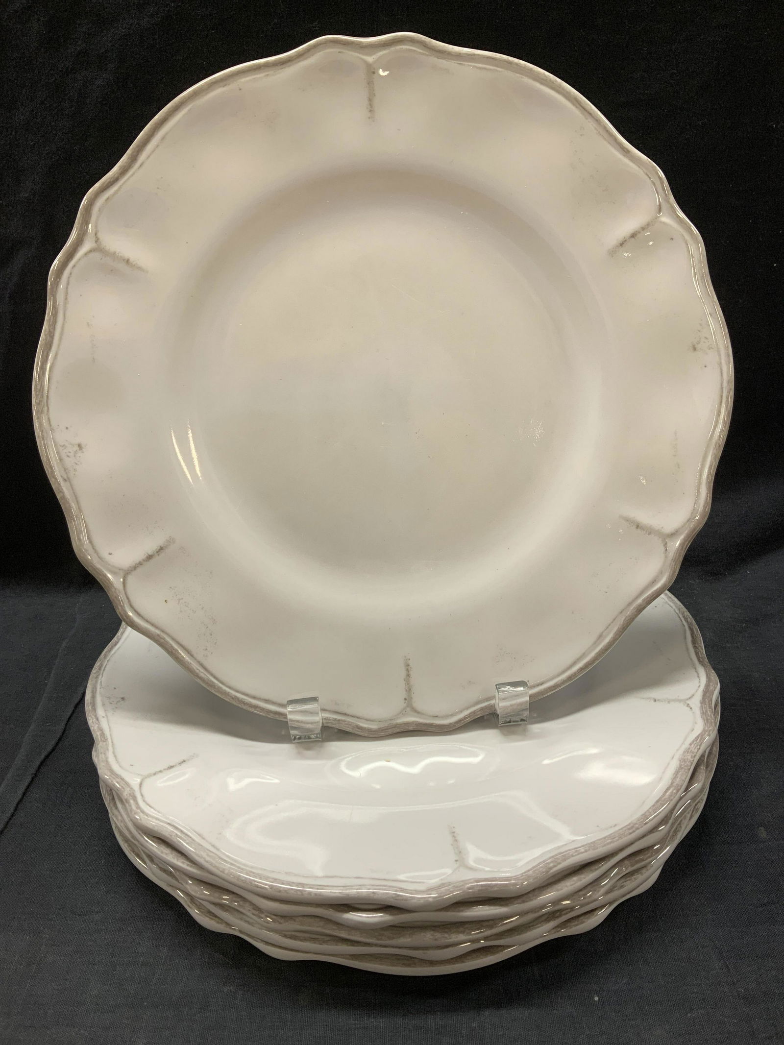 Set 9 Le Cadeaux Melamine Plates (1 of 6)